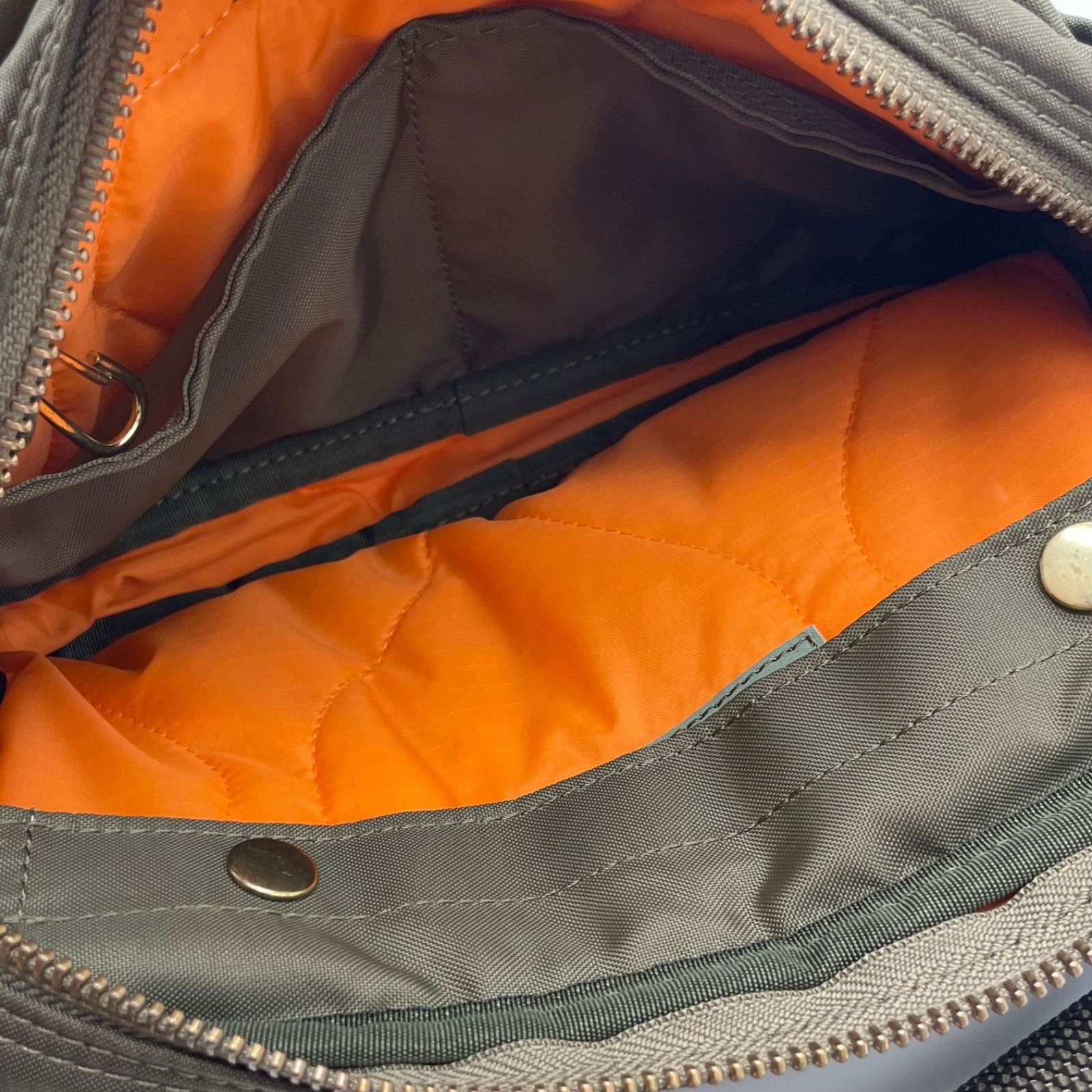 ショルダーバッグ カーキ系