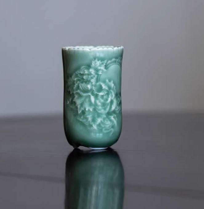 未使用品   中国美術 湯呑み2つ  茶器  青磁茶杯 煎茶道具 青磁蓮弁杯 Amazon.co.jp: 中国美術 湯呑み 茶器 青磁茶杯 煎茶道具 雲紋