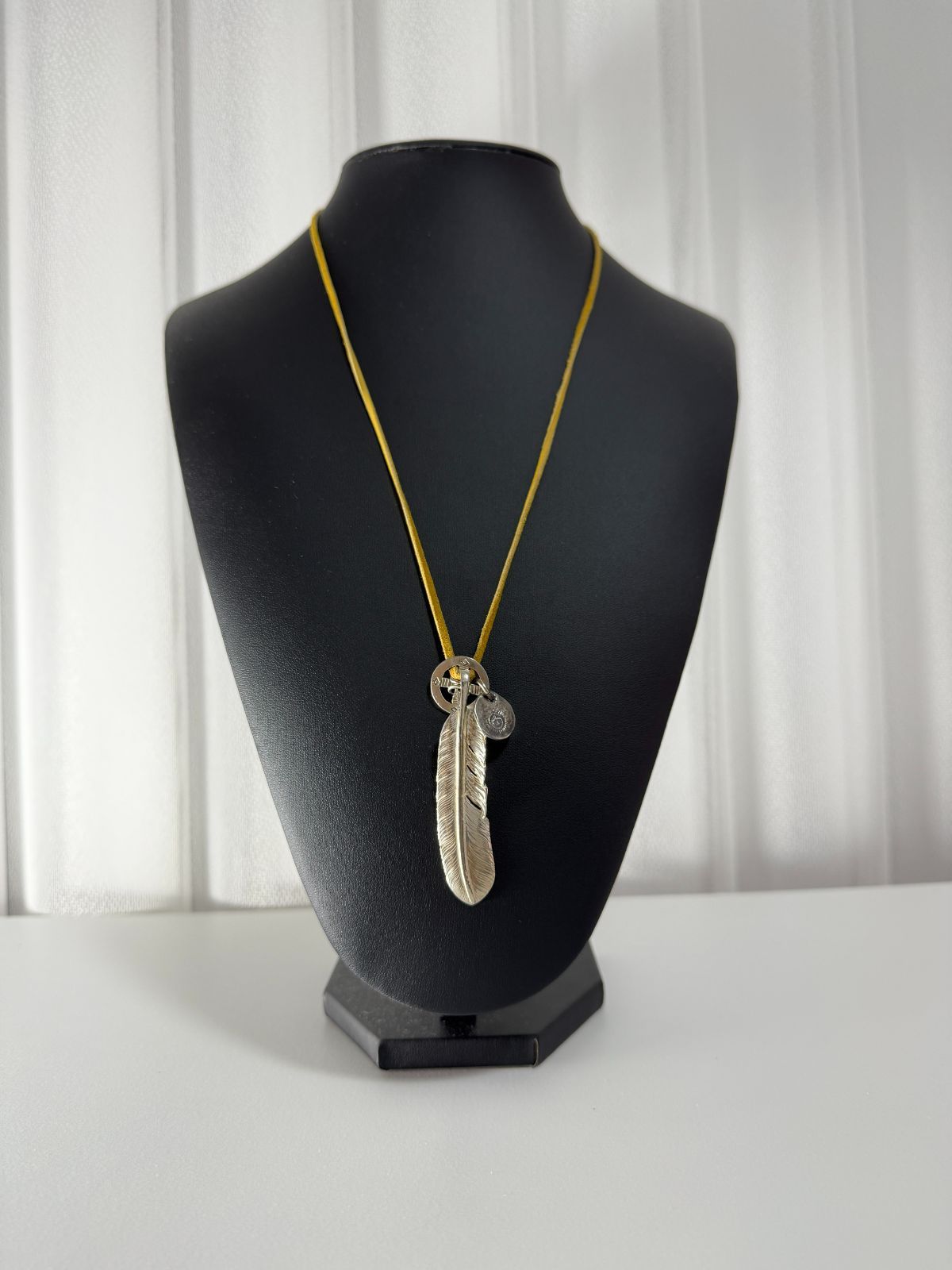 ゴローズ goro's 上金特大フェザー 鹿紐ビーズカスタム goro's 紐組で