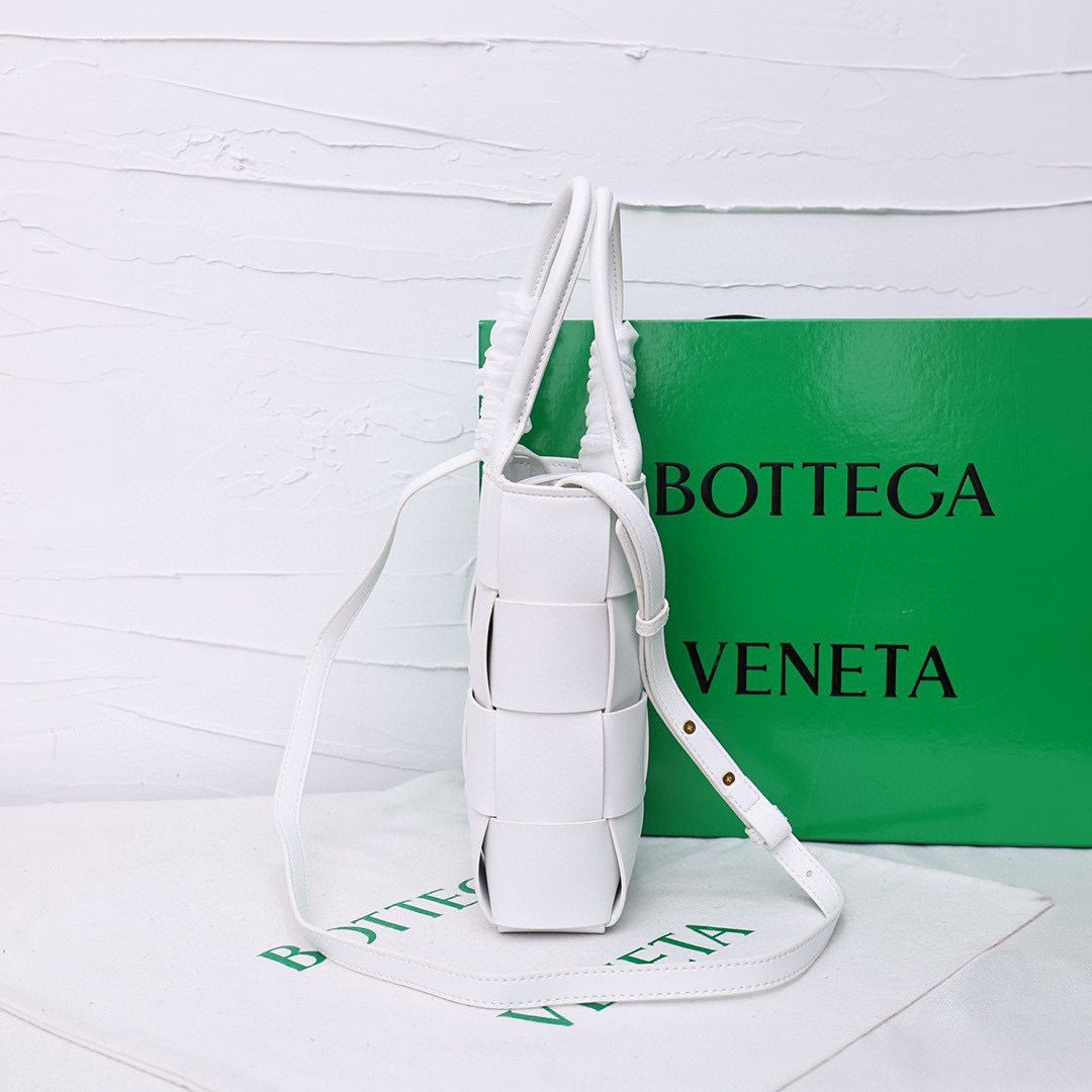 Bottega Veneta ポッテガヴェネタ ミニ カセット トートバッグ レディース