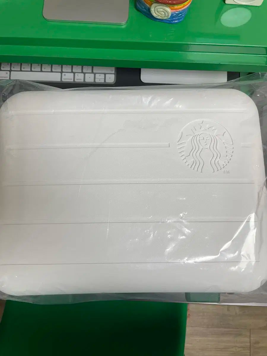 Starbucks スターバックス ミニキャリーケース 白 パートナー バージョン