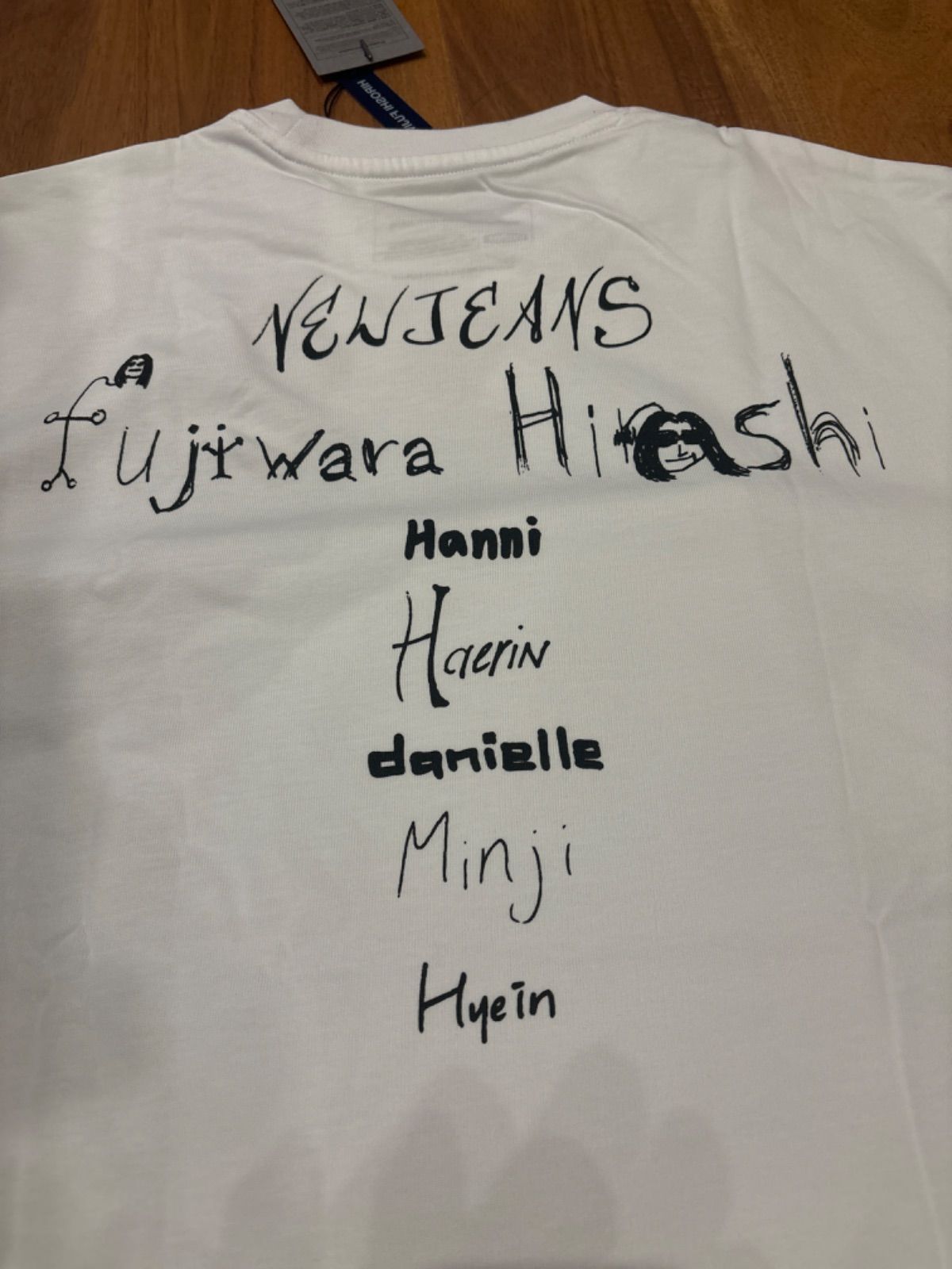 (NewJeans ×藤原ヒロシ)未使用レアコラボ限定Tシャツ 白黒Lサイズ NewJeans x Hiroshi Fujiwara COLLER Tシャツ VER.4(WHITE