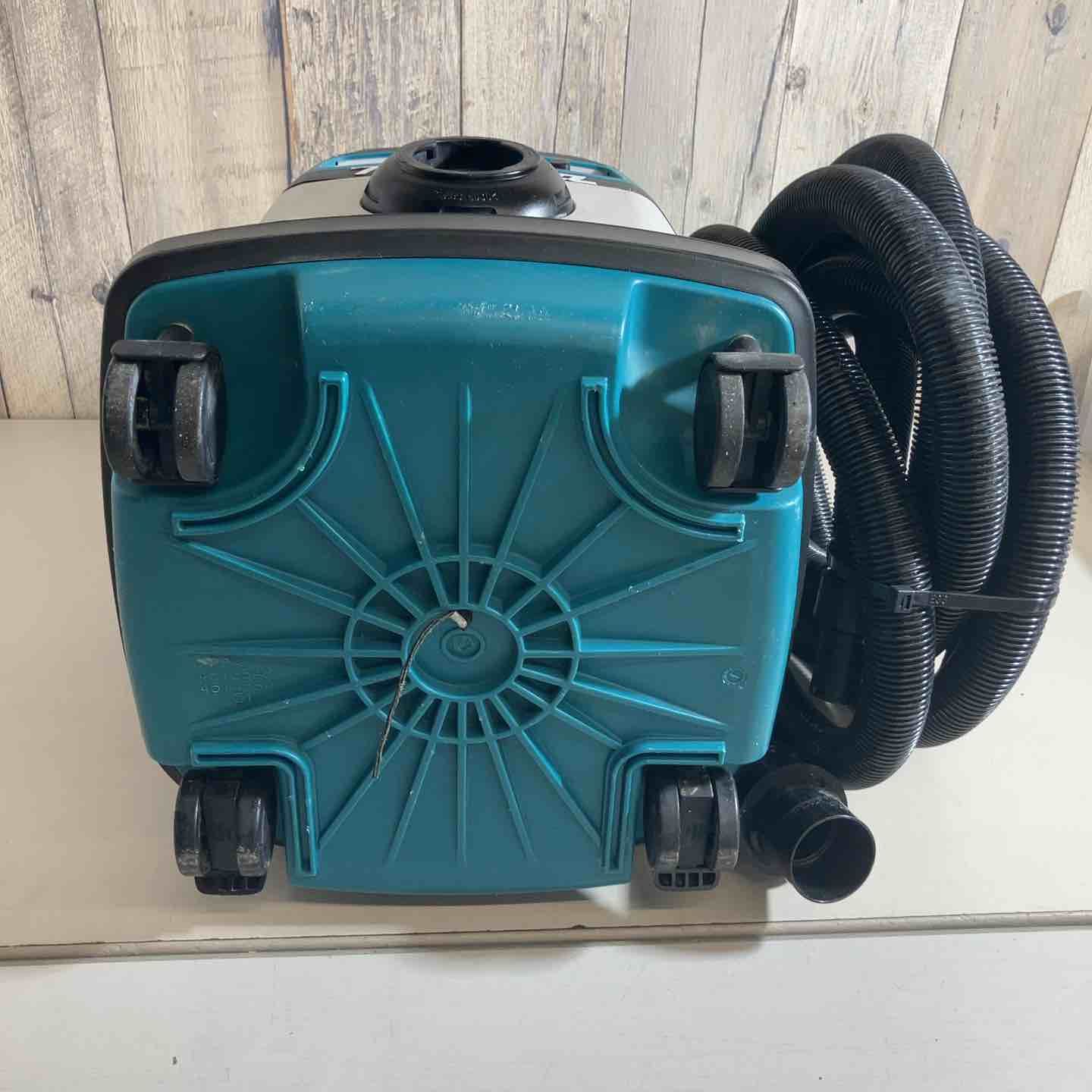 ☆マキタ(makita) 粉じん専用 コードレス集じん機 VC867DZ【戸田