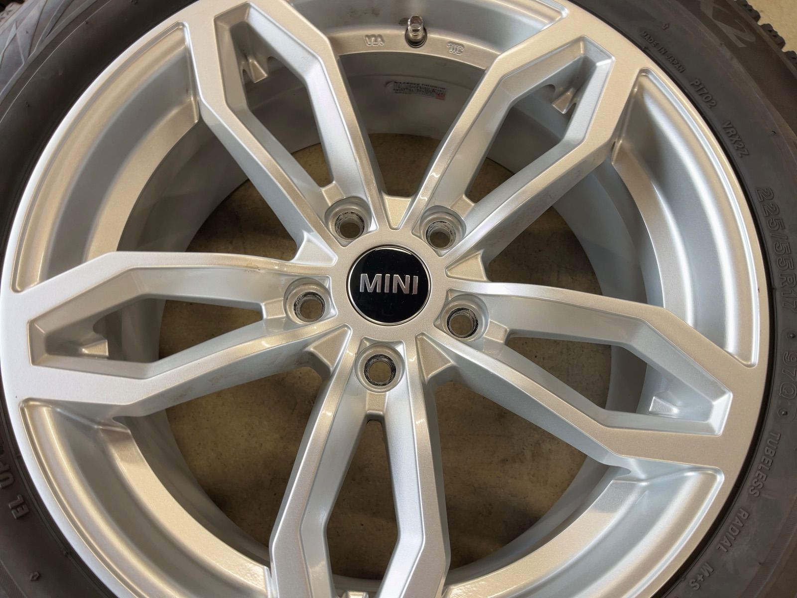 ミニ　クロスオーバー　F60 225/55R17 スタッドレスタイヤ4本セット 楽天市場】mini クロスオーバー f60（タイヤ本数4本）（スタッドレス