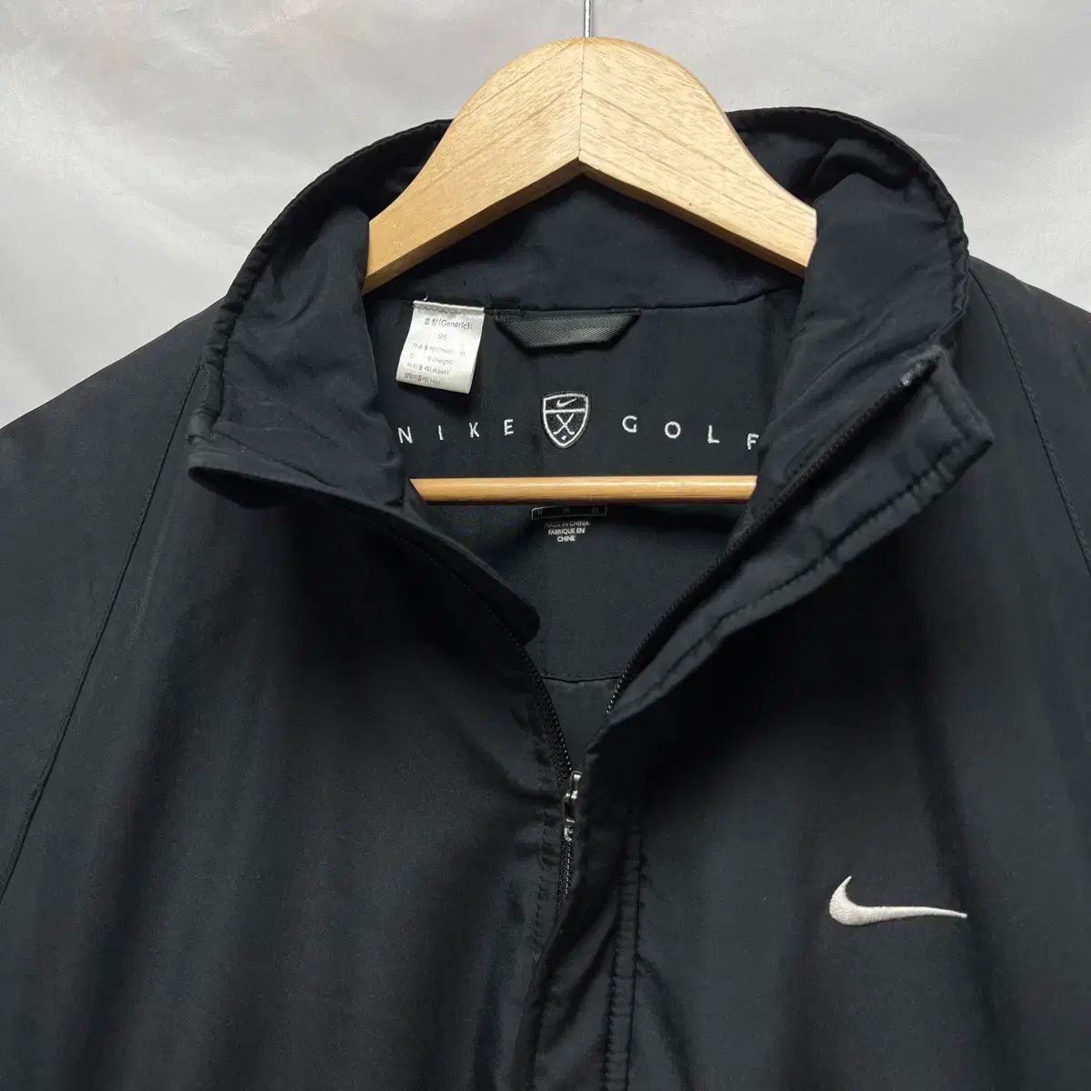 純正品/ L Nike(ナイキ） スウッシュ ゴルフ 黒 ウインド