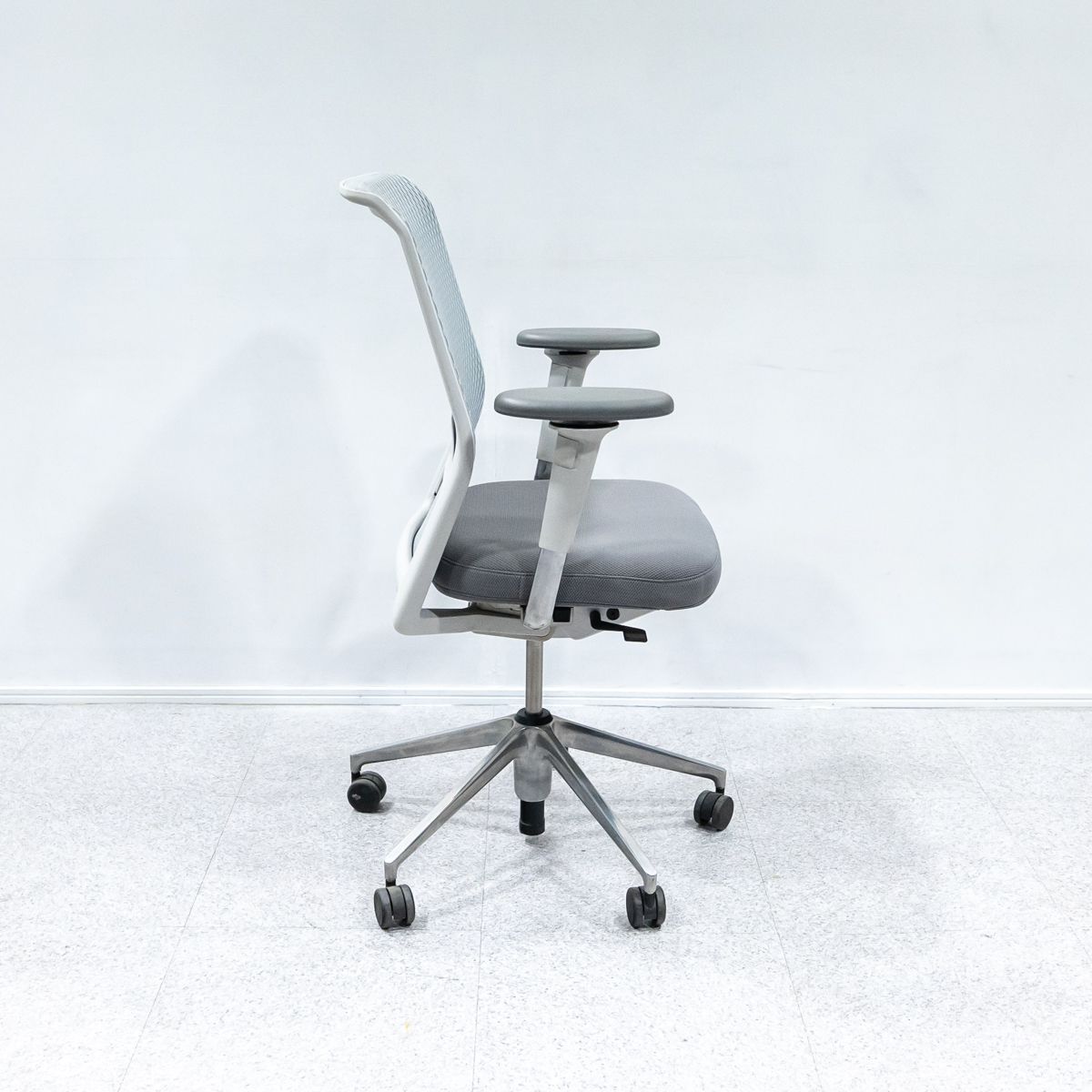 【中古品】Vitra ヴィトラ ID Mesh ID メッシュ オフィス キャスター チェア ファブリック ライトグレー アントニオ・チッテリオ  定価15万