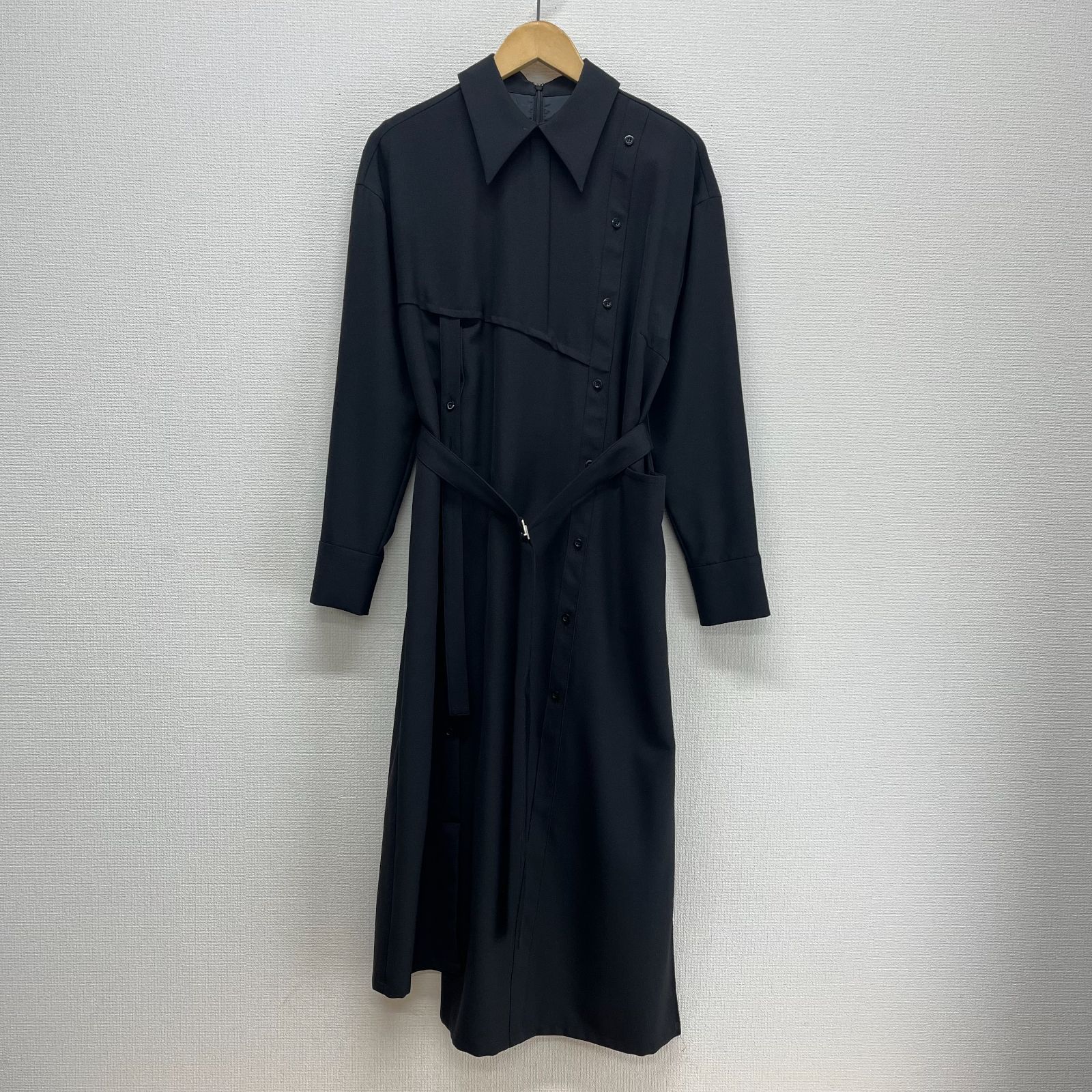 UNITED TOKYO（ユナイテッドトウキョウ）の「スライドアシメシャツ