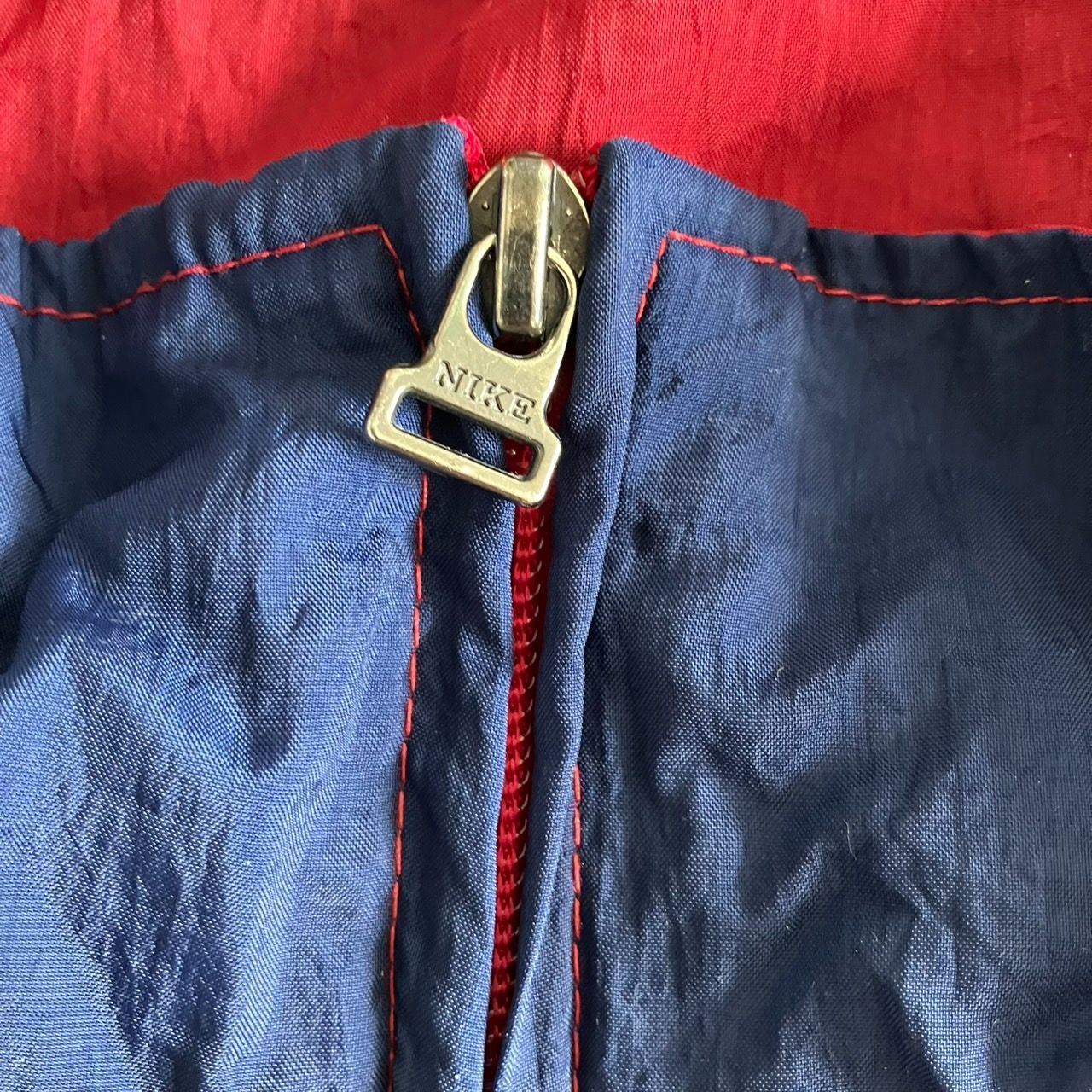 90s ナイキ　ナイロンジャケット　XL my hair is bad　ネイビー My Hair is Bad着用の古着NIKEのナイロンジャケットを買ってみた