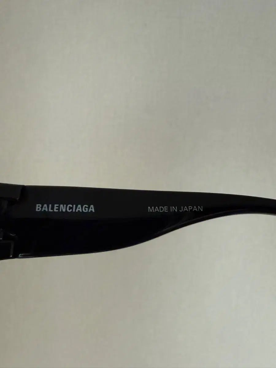 バレンシアガSwiftサングラス 黒 三越伊勢丹 | BALENCIAGA/バレンシアガ通販 | SWIFT OVAL