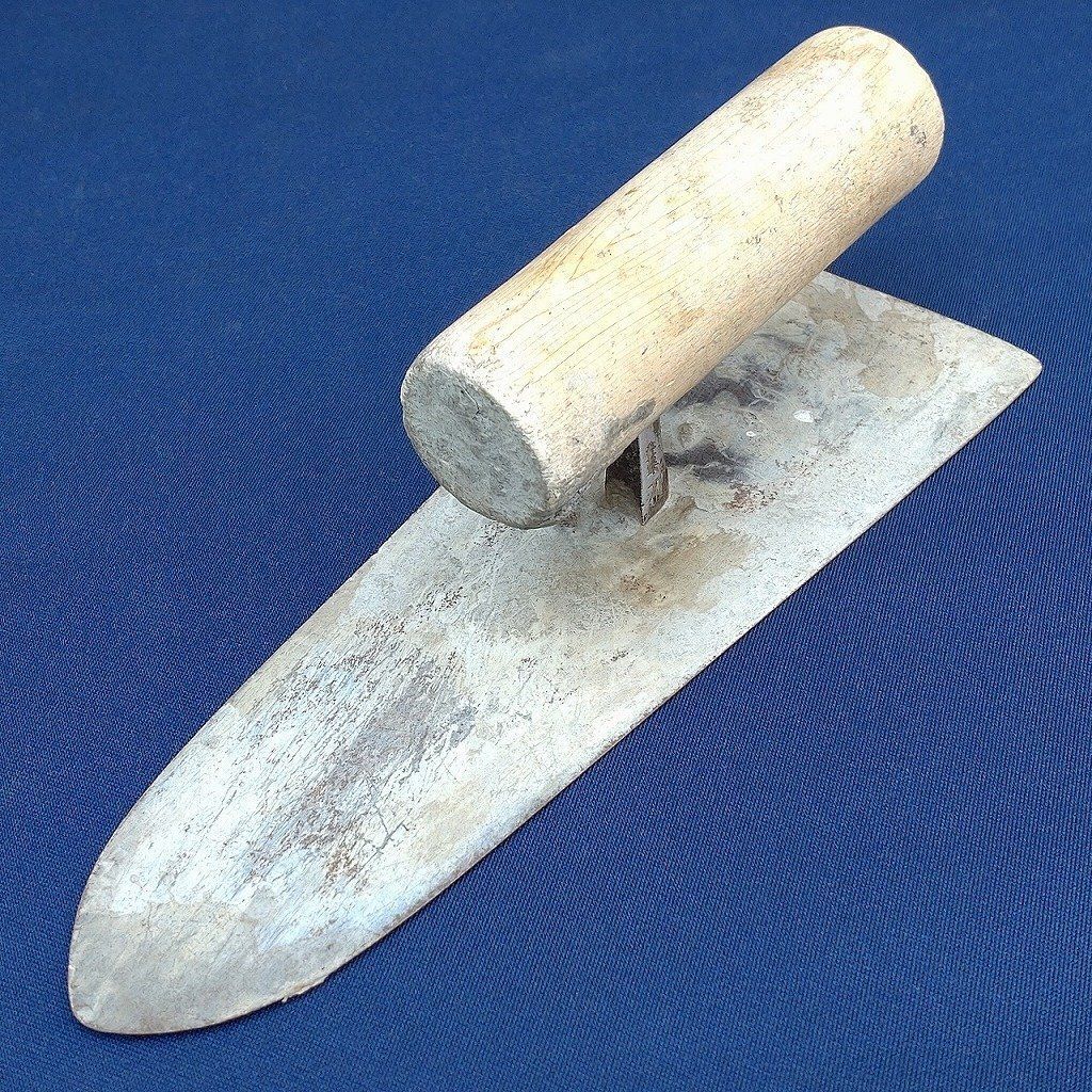 左官鏝 カネイ 古鏝 コテ こて 左官コテ 左官道具 鏝の長さ約209㎜ 最大幅約83㎜ 2425