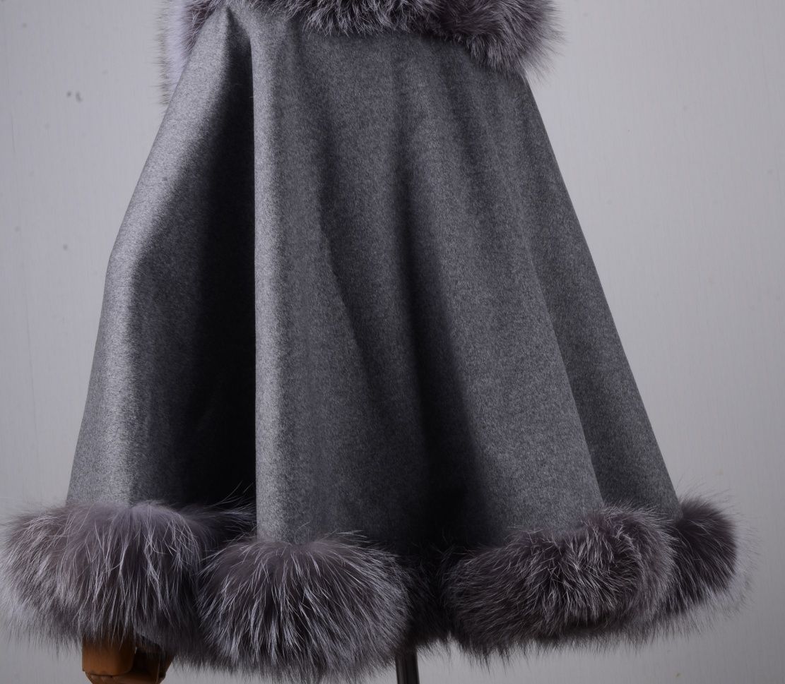 シルバーフォックスファー付きケープポンチョ毛皮