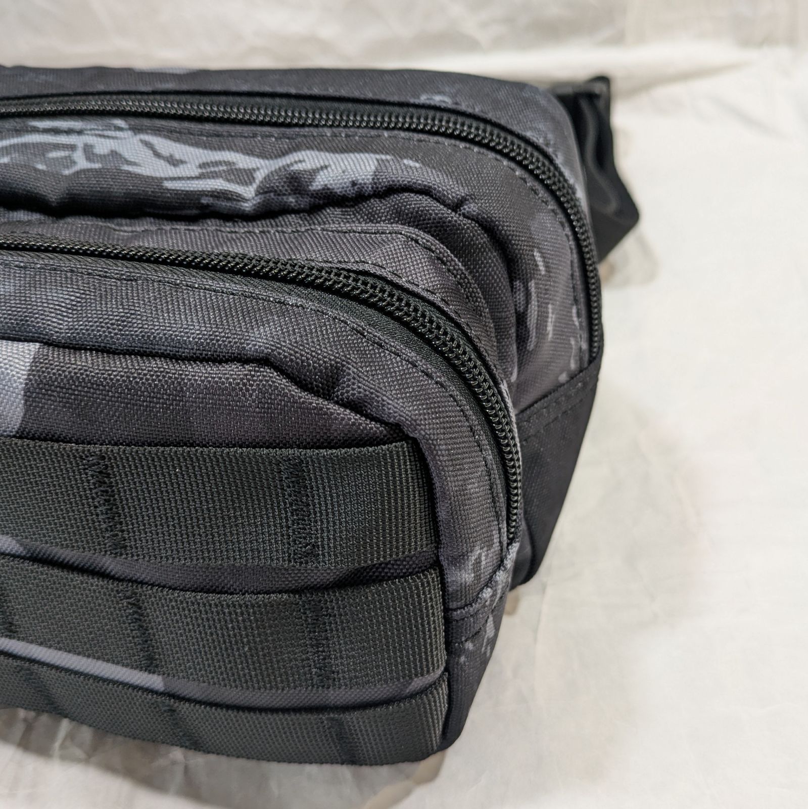 定価20,900円 新品 DIESEL (ディーゼル) ネイビーカモフラ柄ボディ 