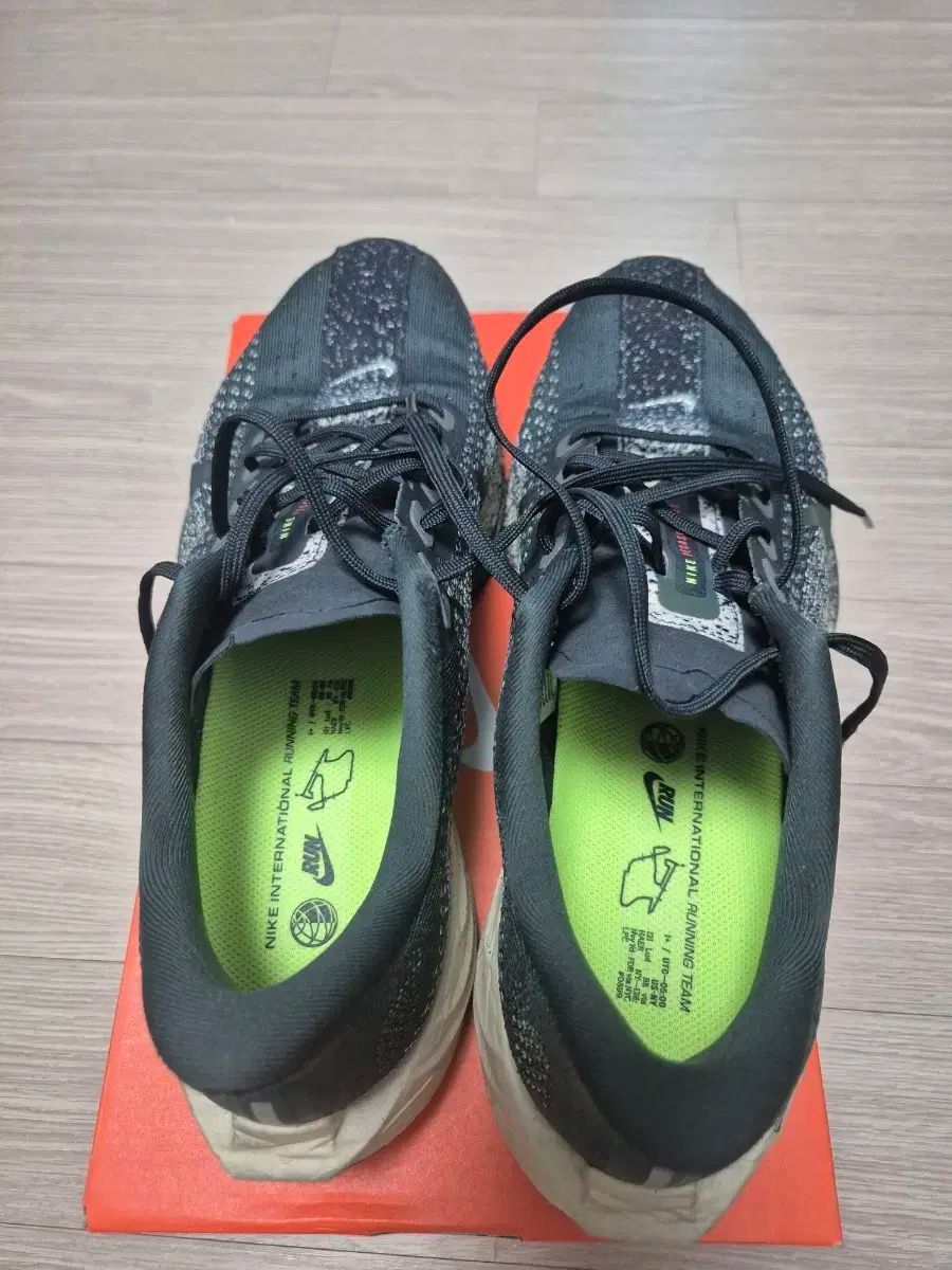 ナイキ ペガサス プラス ランニングシューズ 275