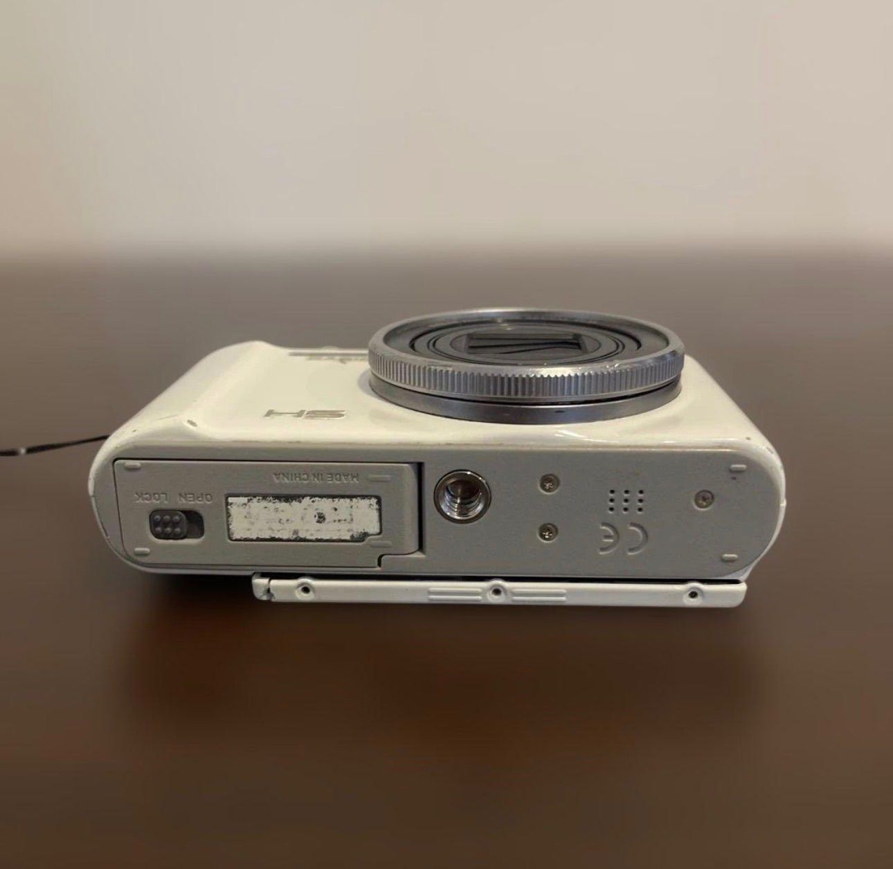 4526 CASIO EXILIM ZR1000 ホワイト デジカメ CASIO デジタルカメラ EX