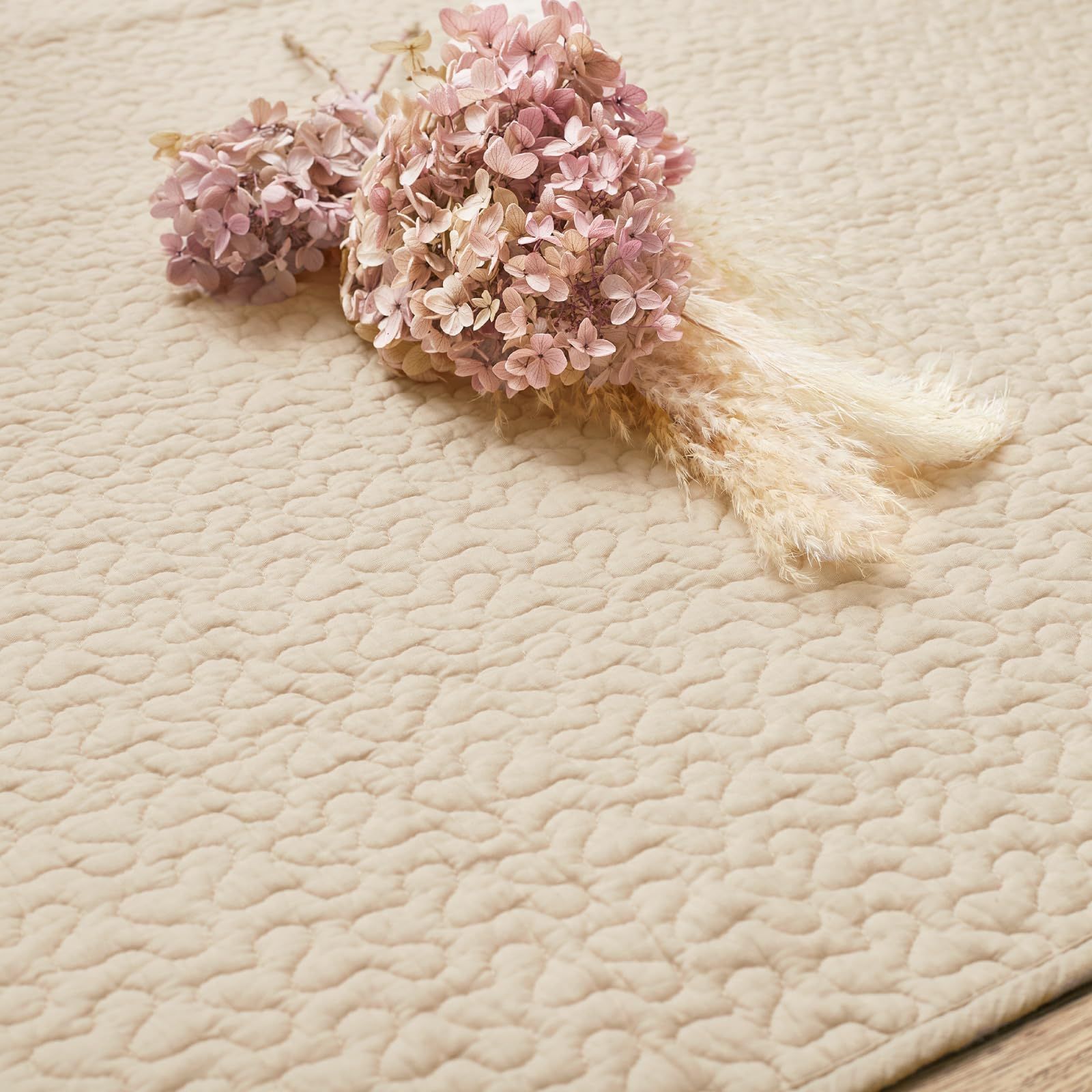 萩原 キルトラグ ベージュ 約190×240cm デコール ラグ マルチカバー イブル 洗濯機で洗える 滑りにくい加工付き