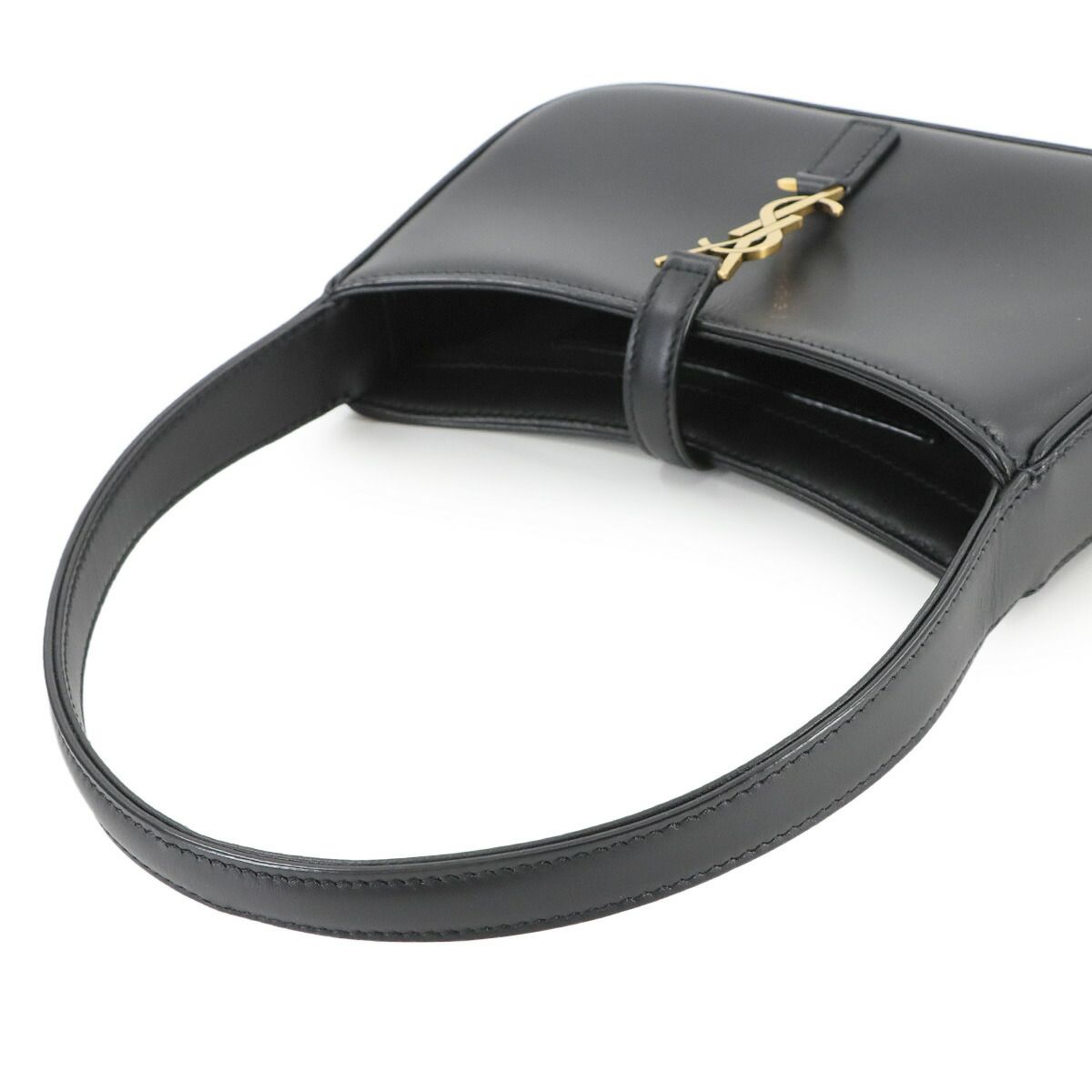 ☆送料関税込☆SAINT LAURENT カサンドラ レザー ボディバッグ☆ SAINT LAURENT サンローラン ボディバッグ CLAUDIUS 590076