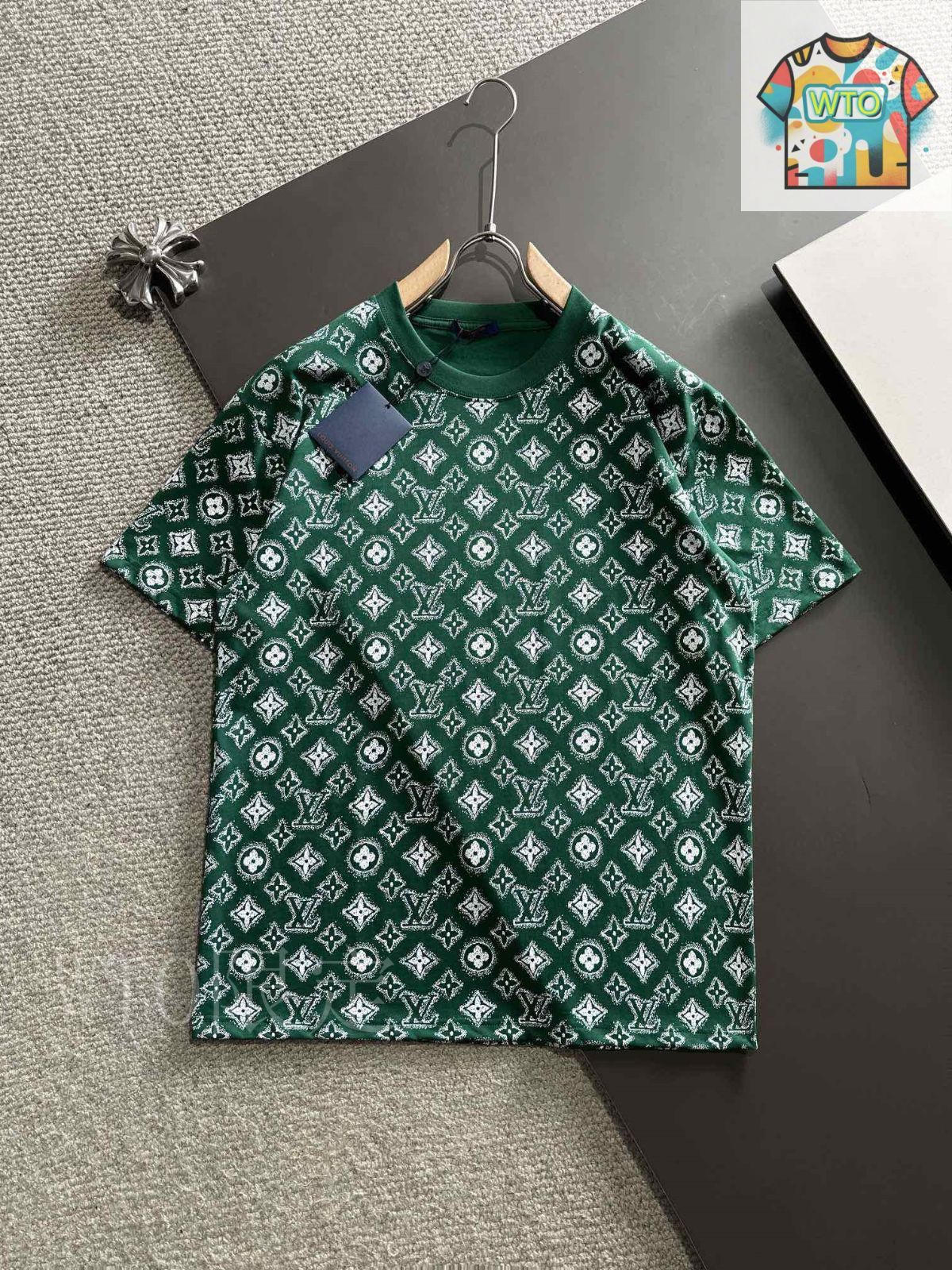 専用　LOUIS VUITTON 緑色 Tシャツ XS LOUIS VUITTON - 【全国完売】XXL Louis Vuitton Tシャツ 緑の