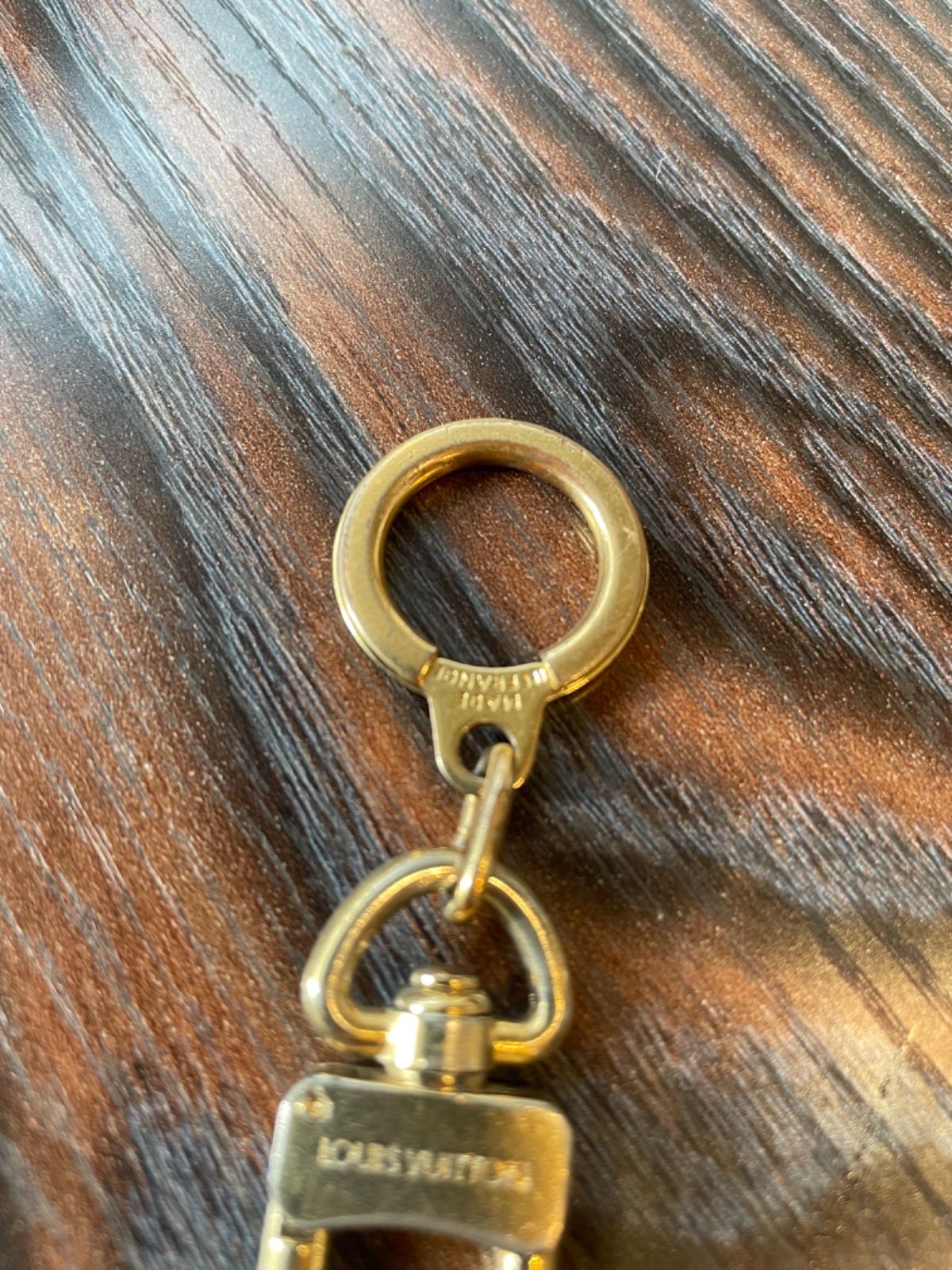 ルイヴィトン シェンヌ アノクレ チェーン キーリング ゴールド ルイ