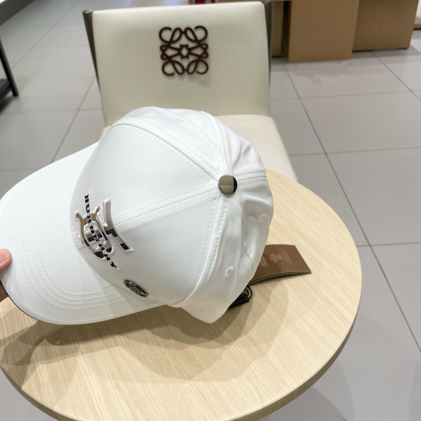 バーバリー　Burberry ベースボールキャップ コットン 白黒 アウトドア ベースボールキャップ 新発売