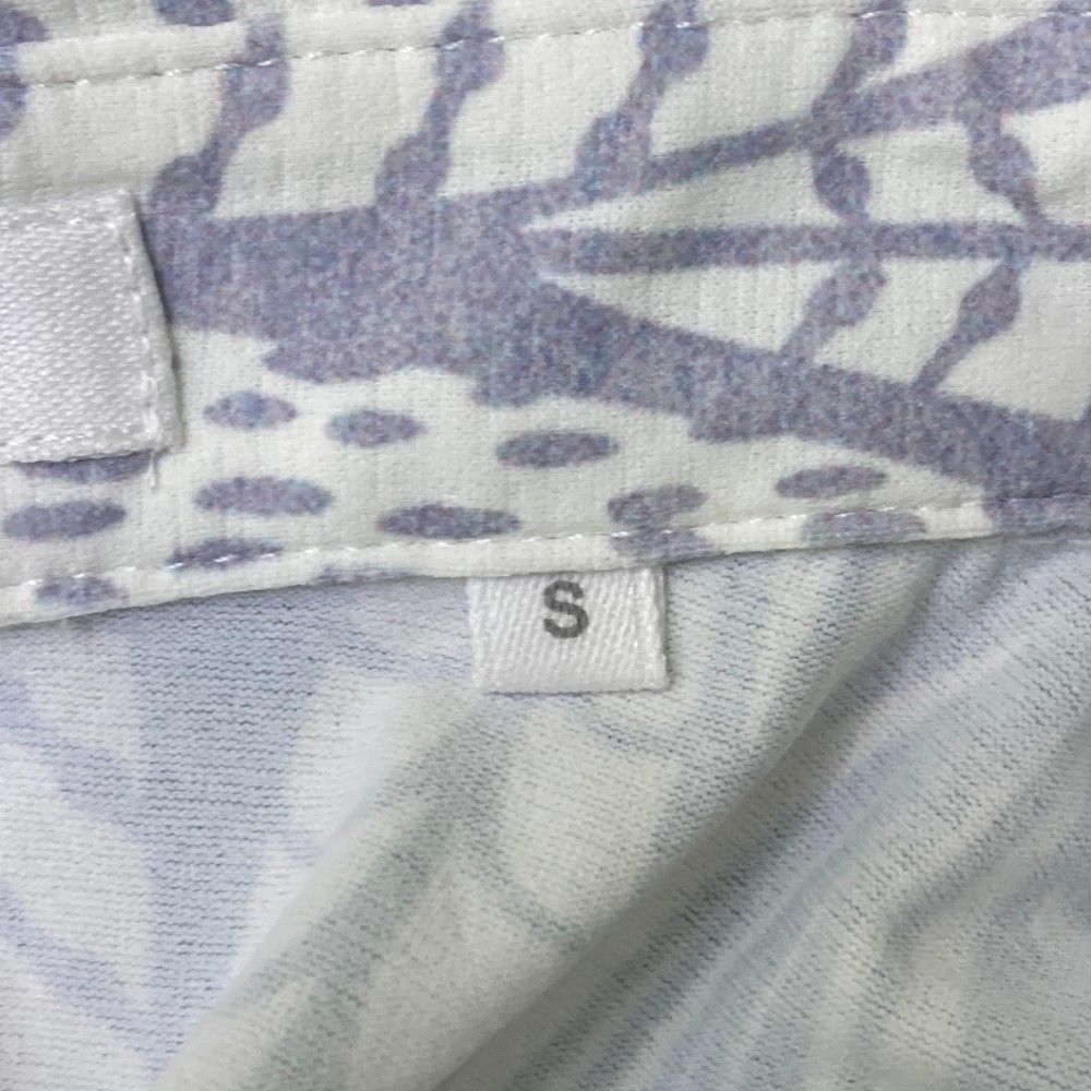 サイズ：S TRAVIS MATHEW トラビスマシュー  半袖ポロシャツ 総柄 グレー系 [240101424057] ゴルフウェア レディース ストスト サイズ：S TRAVIS MATHEW トラビスマシュー 半袖ポロシャツ 総柄