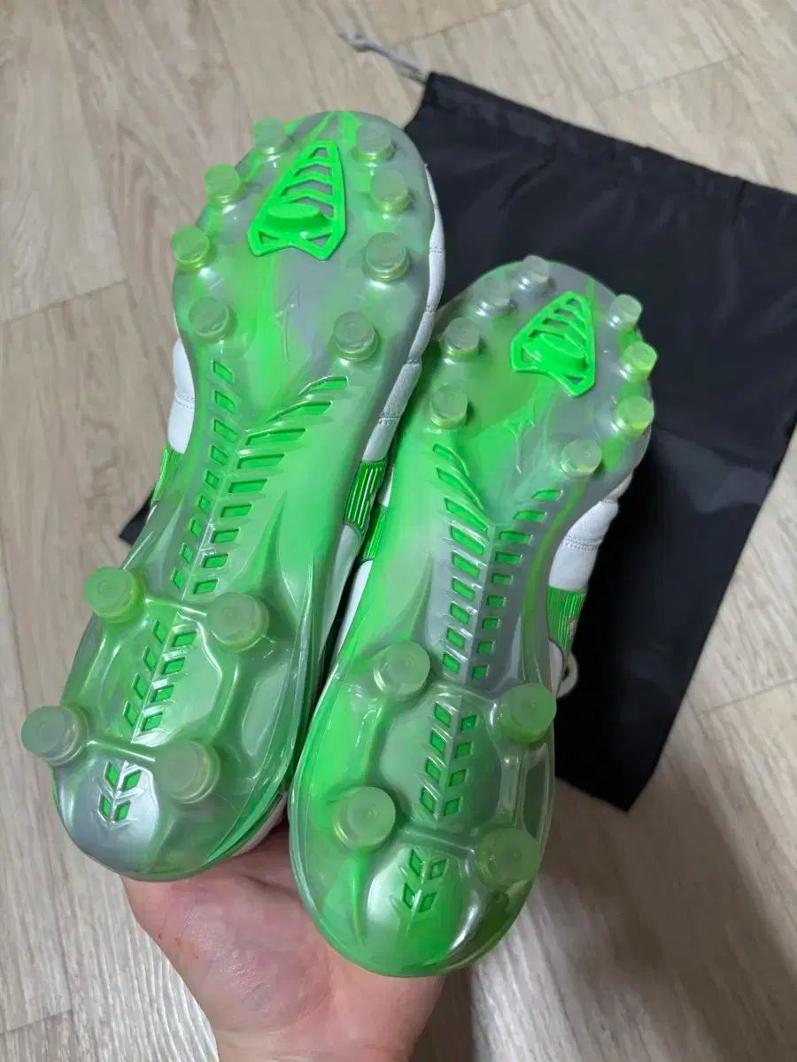 Mizuno アルファ2 エリート　スパイクシューズ ホワイト/グリーン Mizuno サッカーシューズ ホワイト/グリーン Mizuno アルファ2