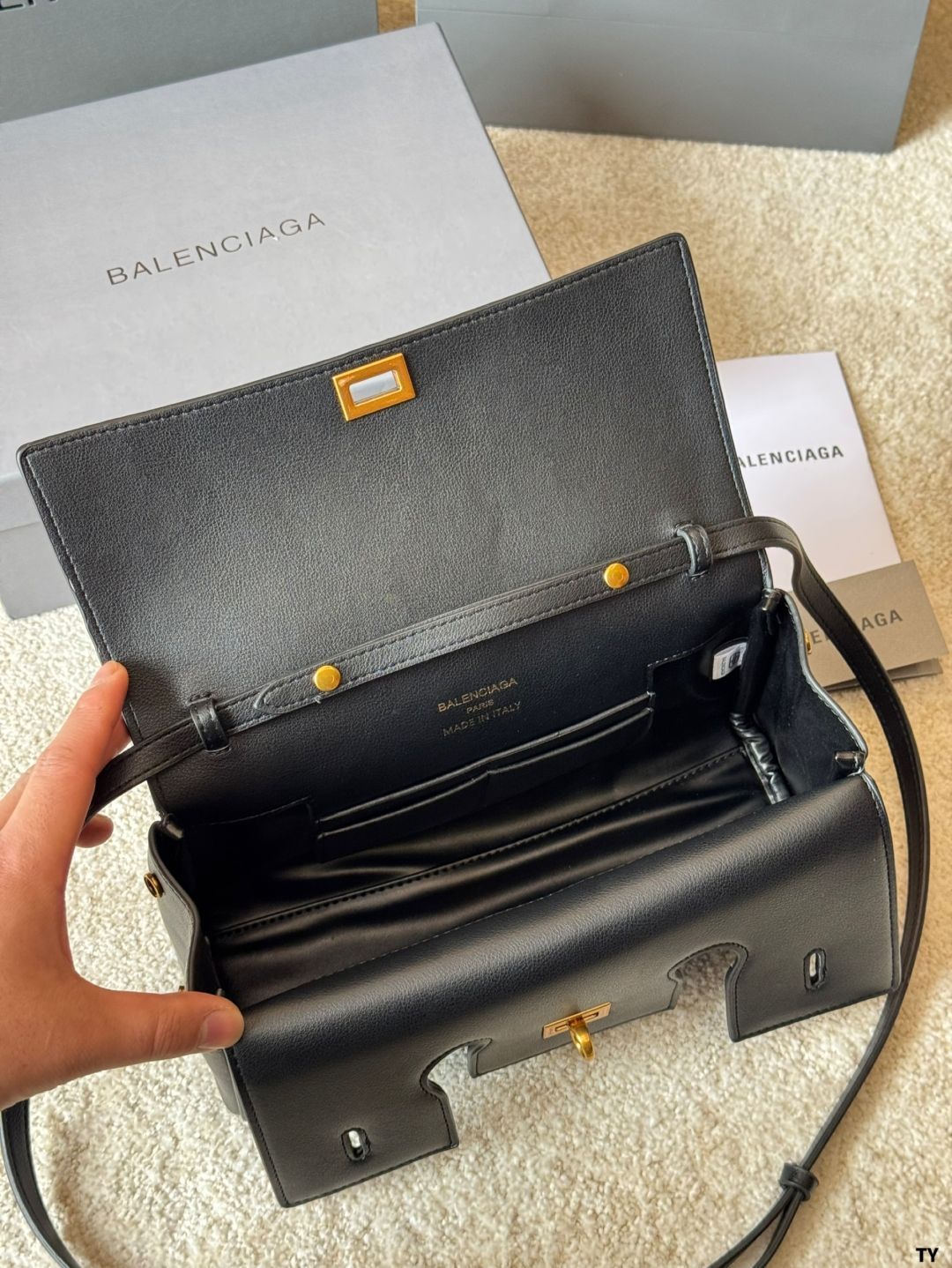 BALENCIAGA 'Bel Air' clutch バレンシアガ ベルエアー クラッチ 今日特価】BALENCIAGA Belair Clutch Bag・バレンシアガ ベレア