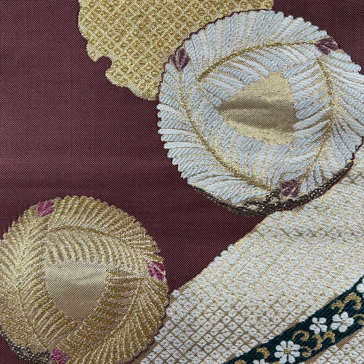 低価格 刺繍 雪輪 若松 秀品 袋帯 金糸 【中古 正絹 六通 小豆色 着物・浴衣