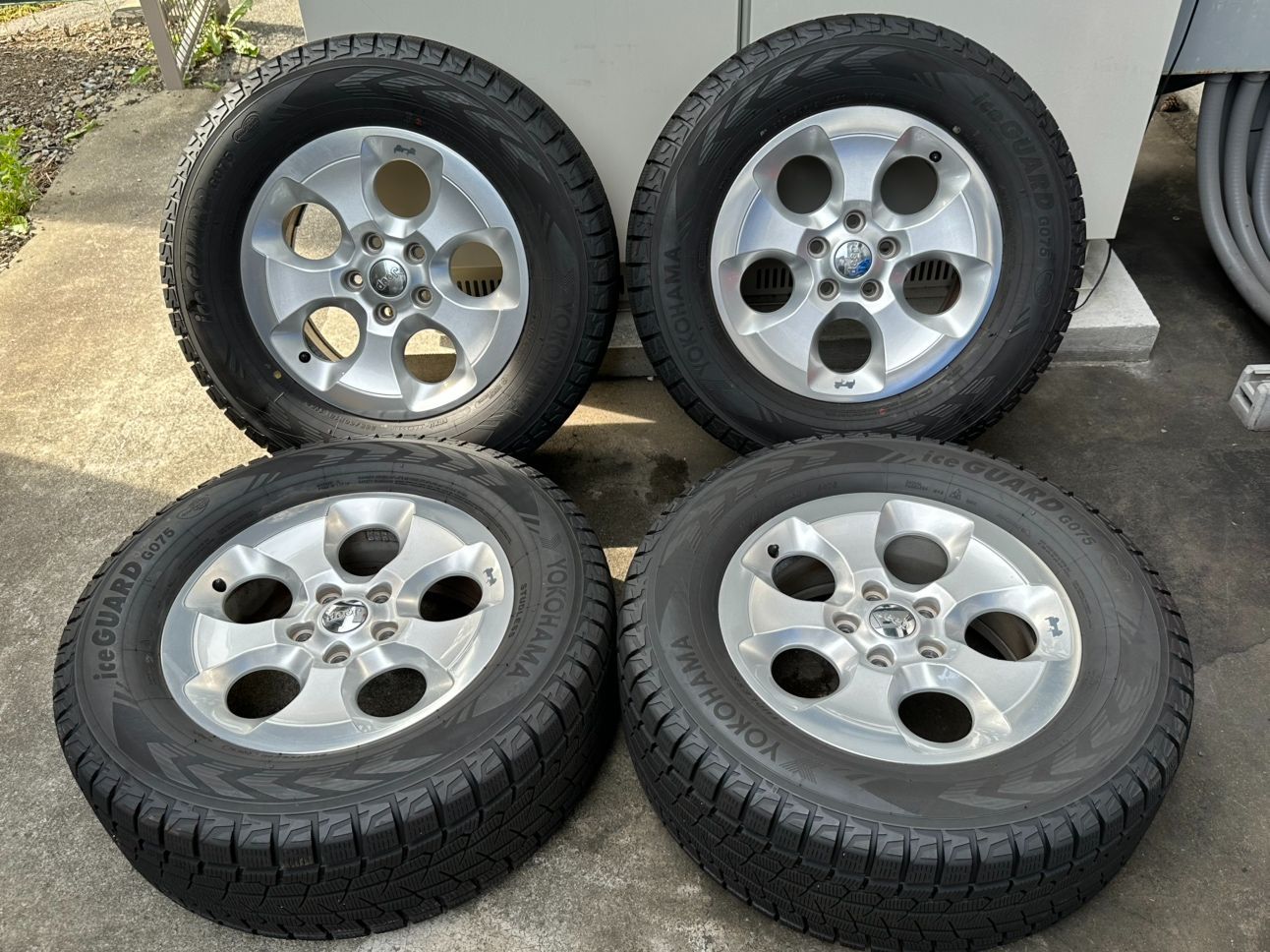 JEEP ジープ JK ラングラー アンリミテッド サハラ 純正ホイール センターキャップ有り 18×7.5J 44.45 PCD127-5H タイヤ スタッドレス 285|60R18 4本セット