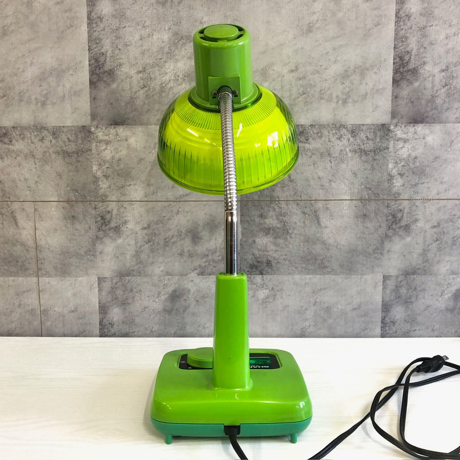 昭和レトロ　シャープ　デスクスタンド　レトロ スタンドライト　LS-920 昭和レトロ SHARP シャープ 卓上スタンドライト LS-920 グリーンランプ