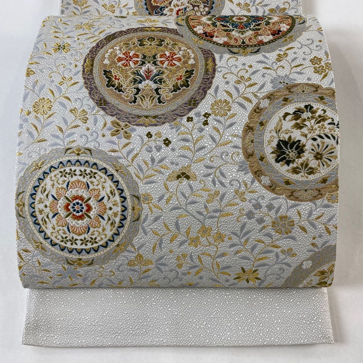 バイセル 着物 名品 袋帯 灰白 切れどり 華文 花唐草 金糸 銀糸 六通 正絹 ☆☆☆☆ 名古屋帯 美品 名品 花唐草 金糸 黒灰 正絹 中古
