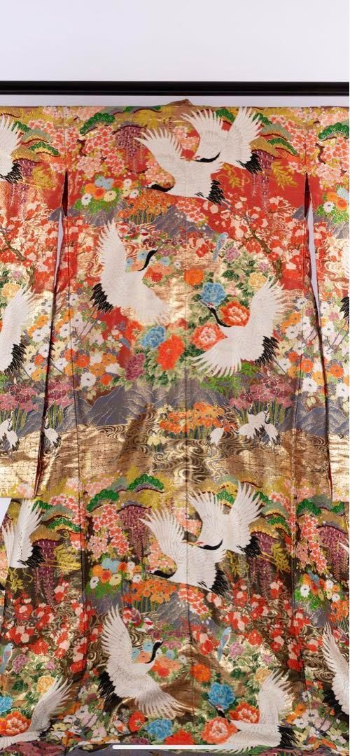 50%OFF! 125,000円→62,500円】花嫁色打掛け 赤.黒色/金刺繍 鶴/松竹梅 