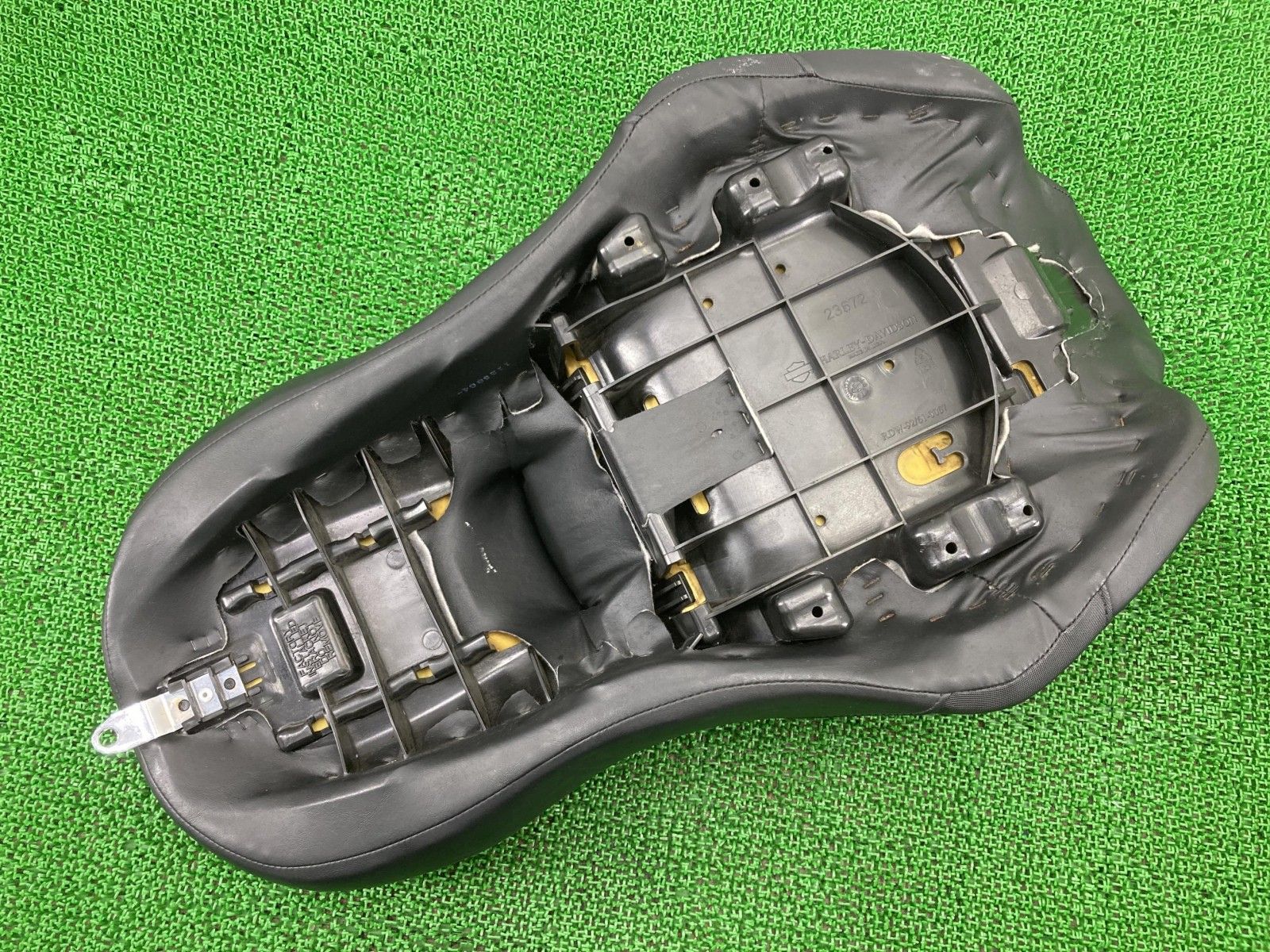 FLHR1580 シート 23672 ハーレー 純正 バイク 部品 09年～13年 ロード