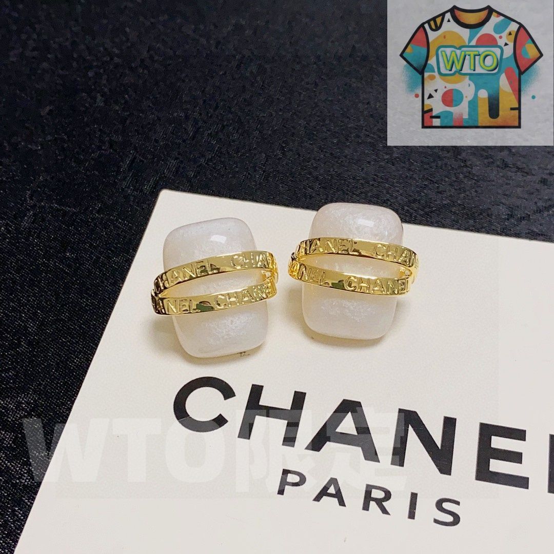 CHANEL ゴールドのダブルCパールイヤリング 今日WTO】CHANEL ダブル C イヤリング-ZX95 - メルカリ