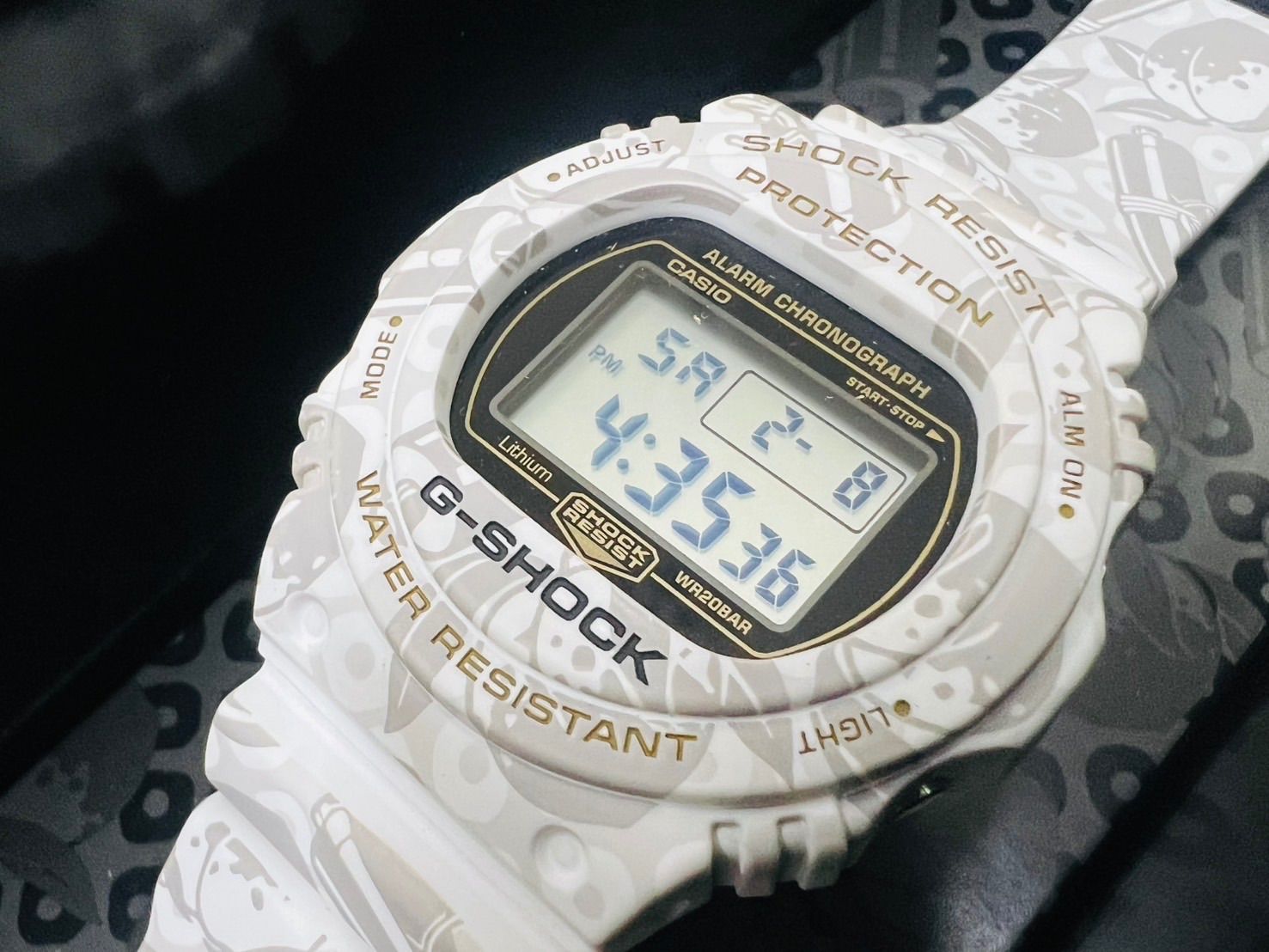 【極美品】G-SHOCK DW-5700SLG-7JR 七福神 寿老人モデル Amazon.co.jp: [カシオ] 腕時計 ジーショック 【国内正規品