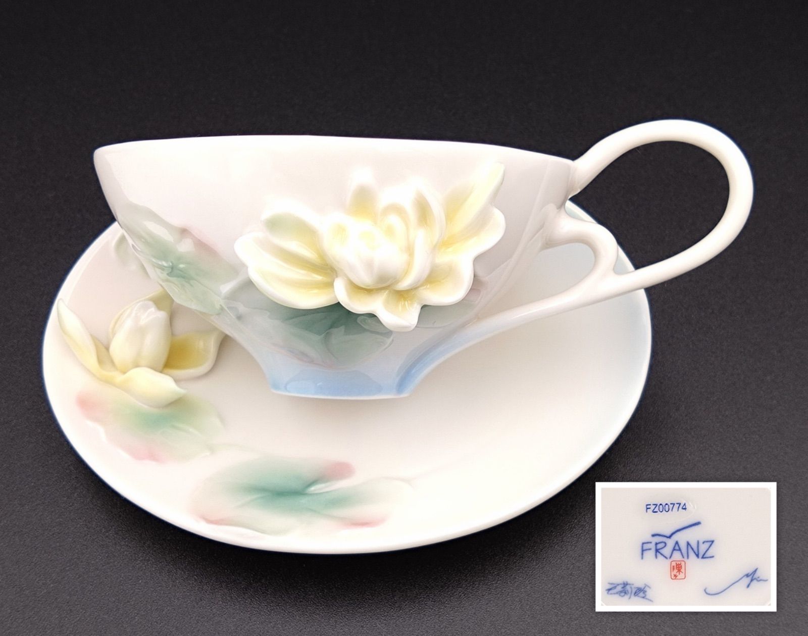 FRANZ フランツ 立体花装飾 蓮の花モチーフ 豪華レリーフ細工 カップ＆ソーサー FZ00774 アンティーク調 Y010