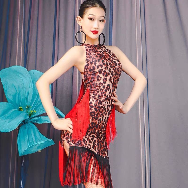 セクシーオープンバック ラテンダンス