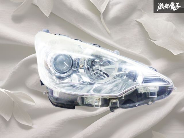 オ*プ様 2015年 アクア NHP10 右 ヘッドライト KOITO 52-2 即決 A アクア NHP10 中期 / ハロゲン トヨタ 純正 右 ヘッド