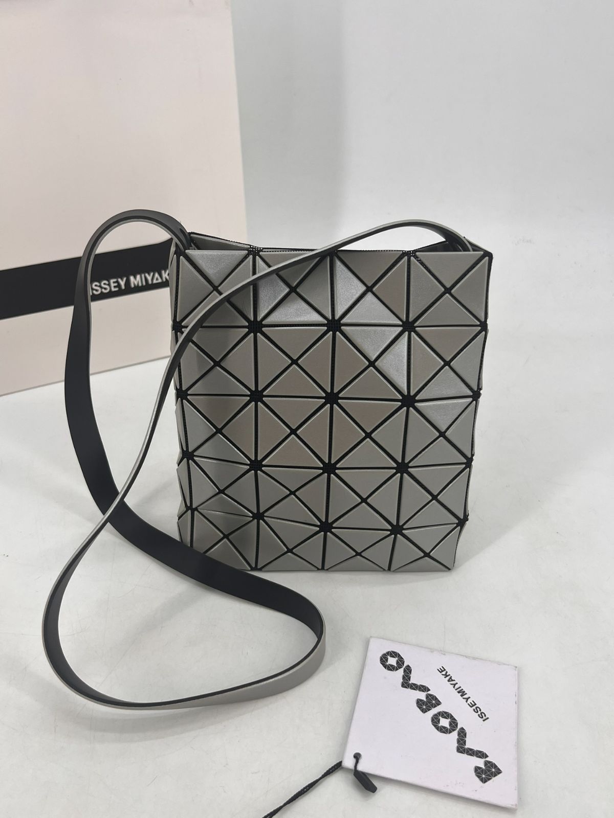 Bao Bao Issey Miyake Prism Matte ショルダーバッグ シルバーグレー