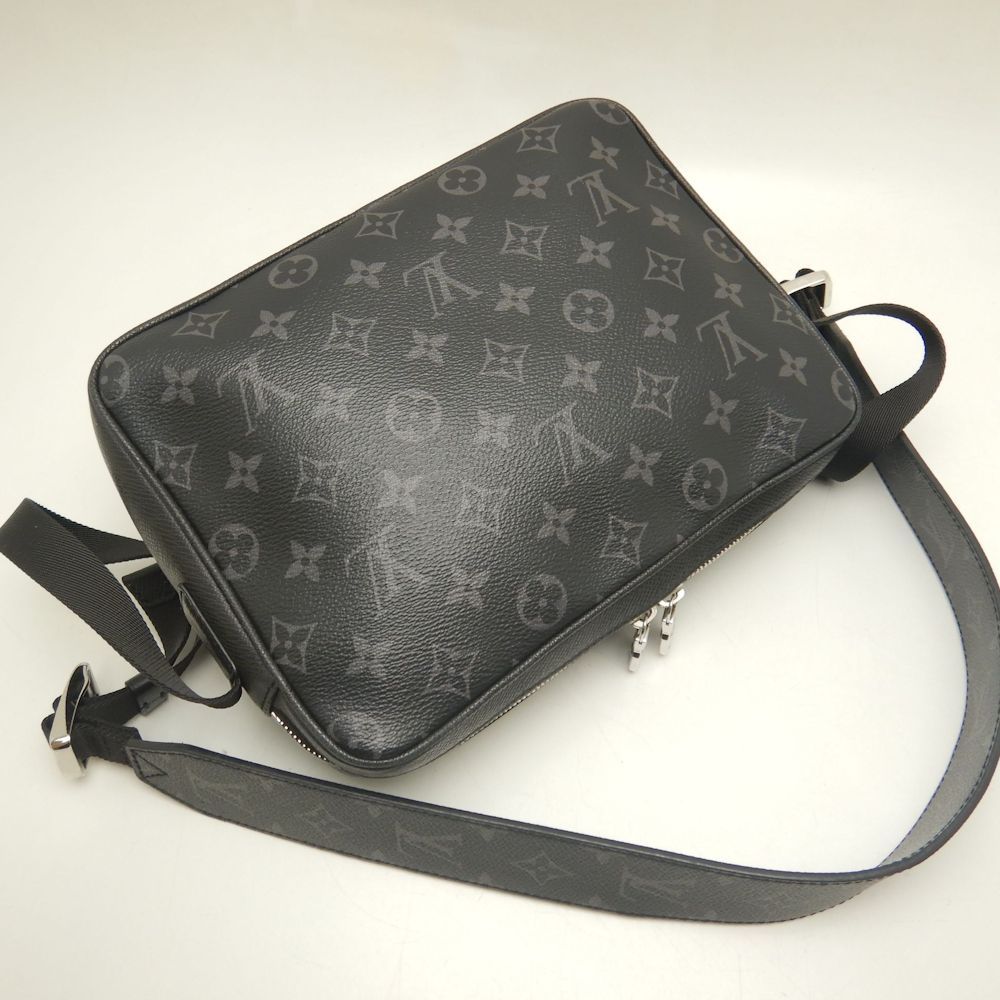 ルイヴィトン アウトドアメッセンジャーPMバッグ タイガラマ M30233 黒 LOUIS VUITTON】ルイヴィトン『タイガラマ アウトドア