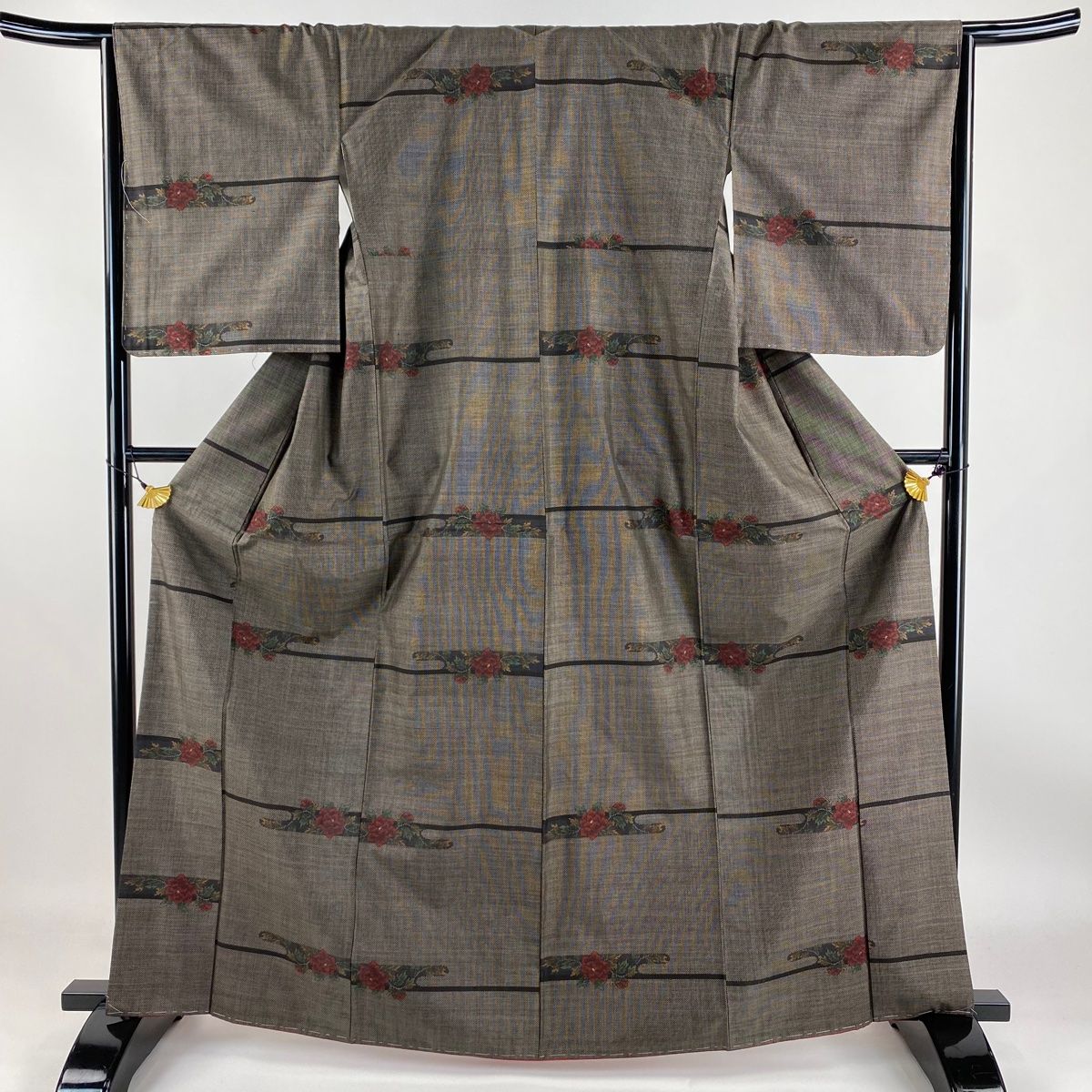 ★専用★珍品！未使用品 美品 色留袖 本場大島紬 刺繍証紙付身丈168cm 逸品 本場奄美大島紬 仮絵羽 大島刺繍 純泥染 未使用品 証紙付き