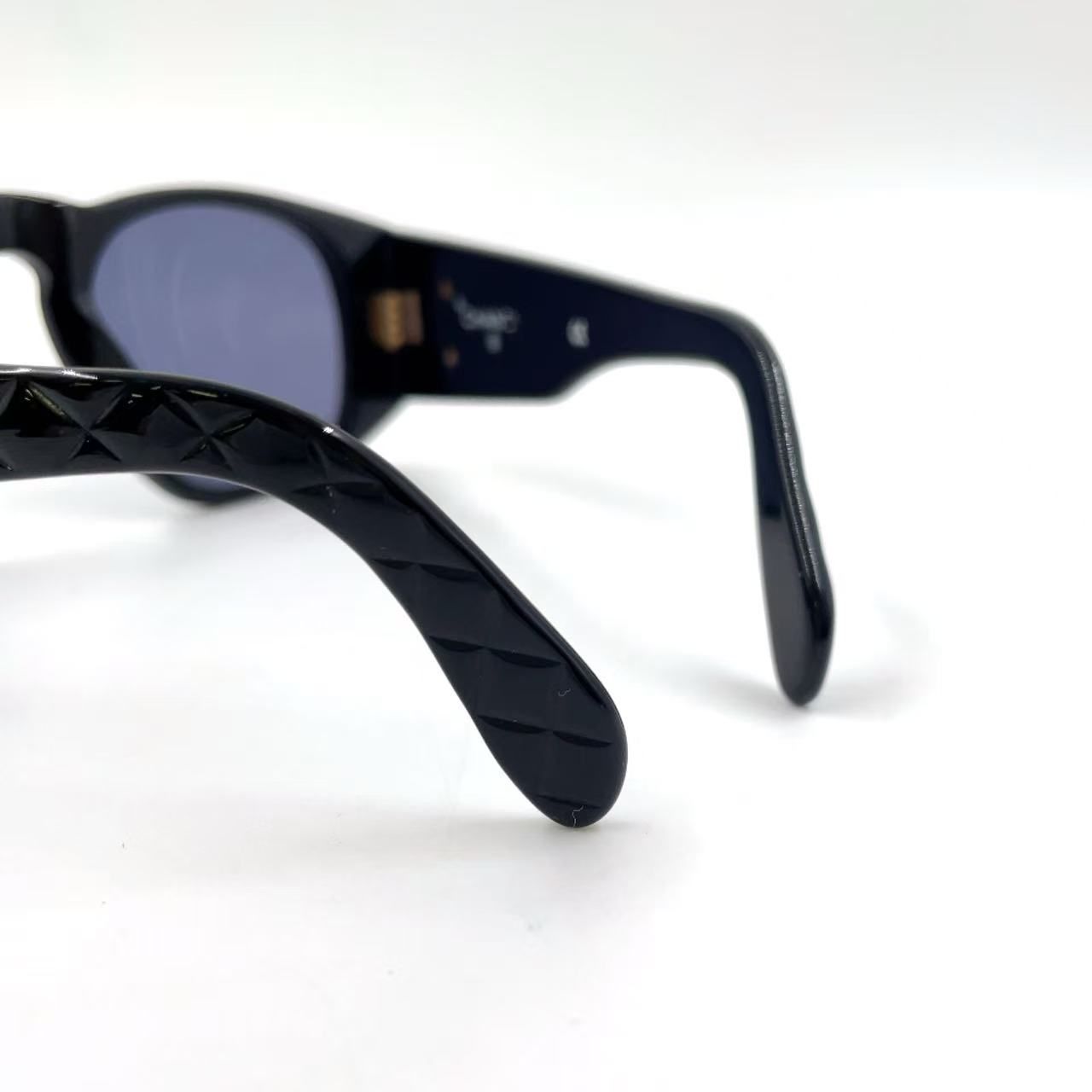 ブラック サングラス