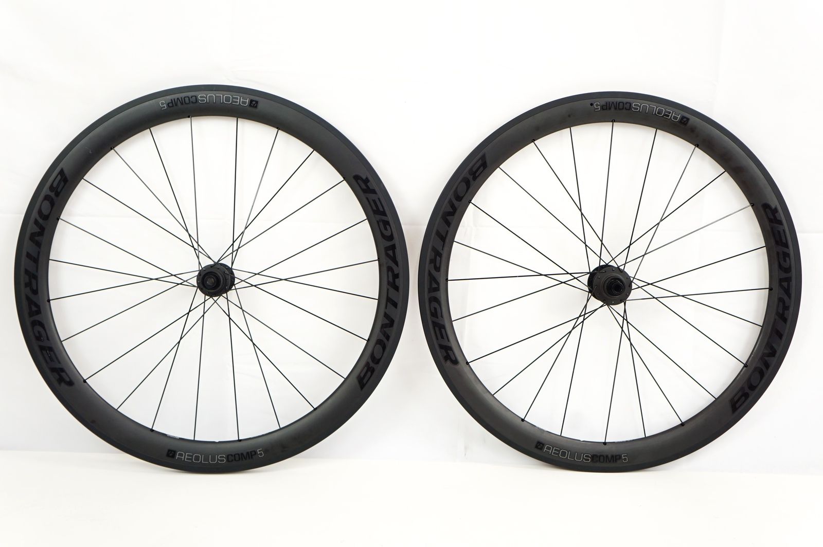 BONTRAGER AEOLUS COMP 5 DISCホイールセット Bontrager Aeolus Comp 5 TLR Disc Road Wheel - Trek Bikes (JP)