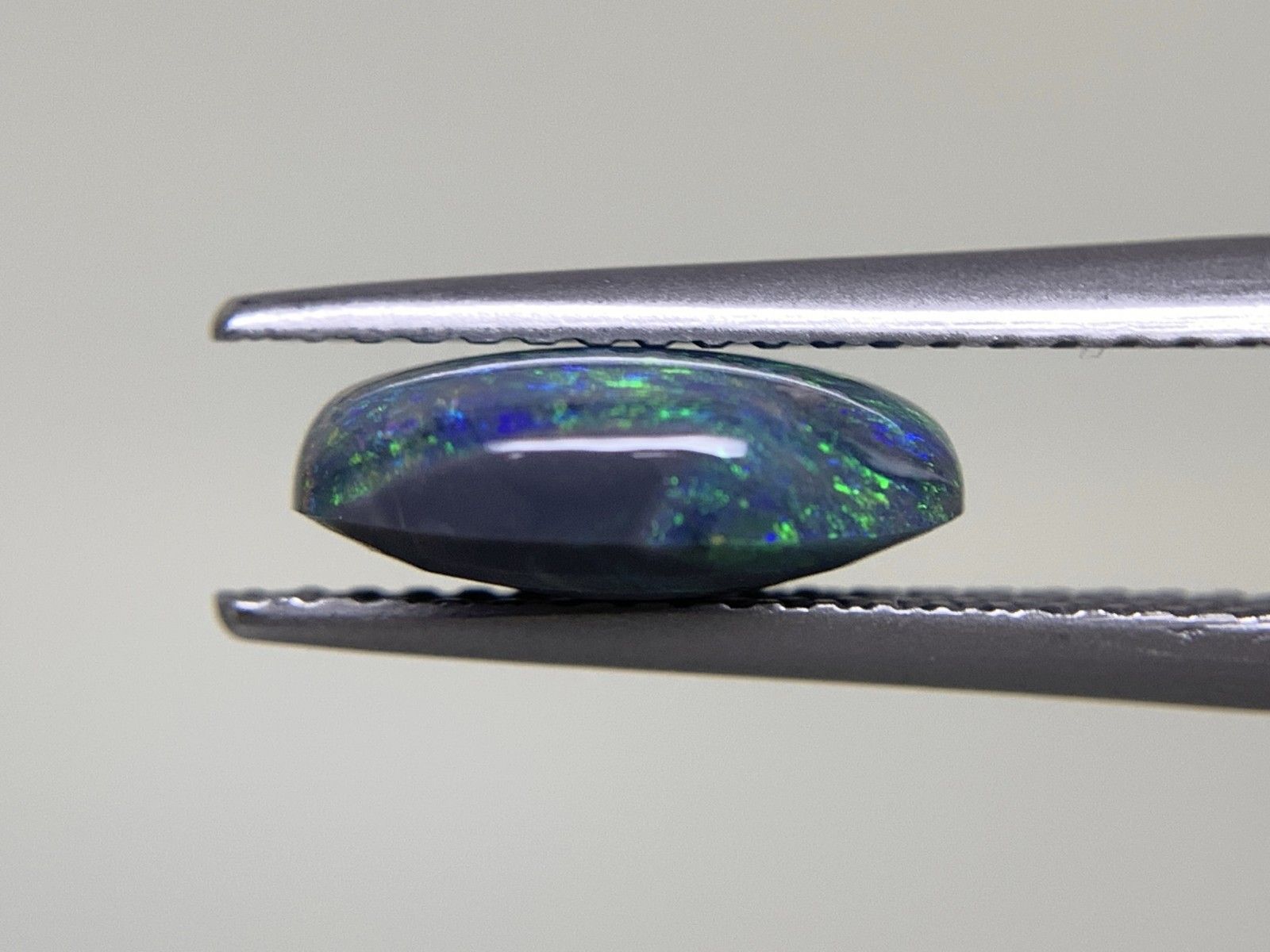 ブラックオパール 1.416ct 宝石ソーティング付き 10.0㎜×6.3㎜×3.7  