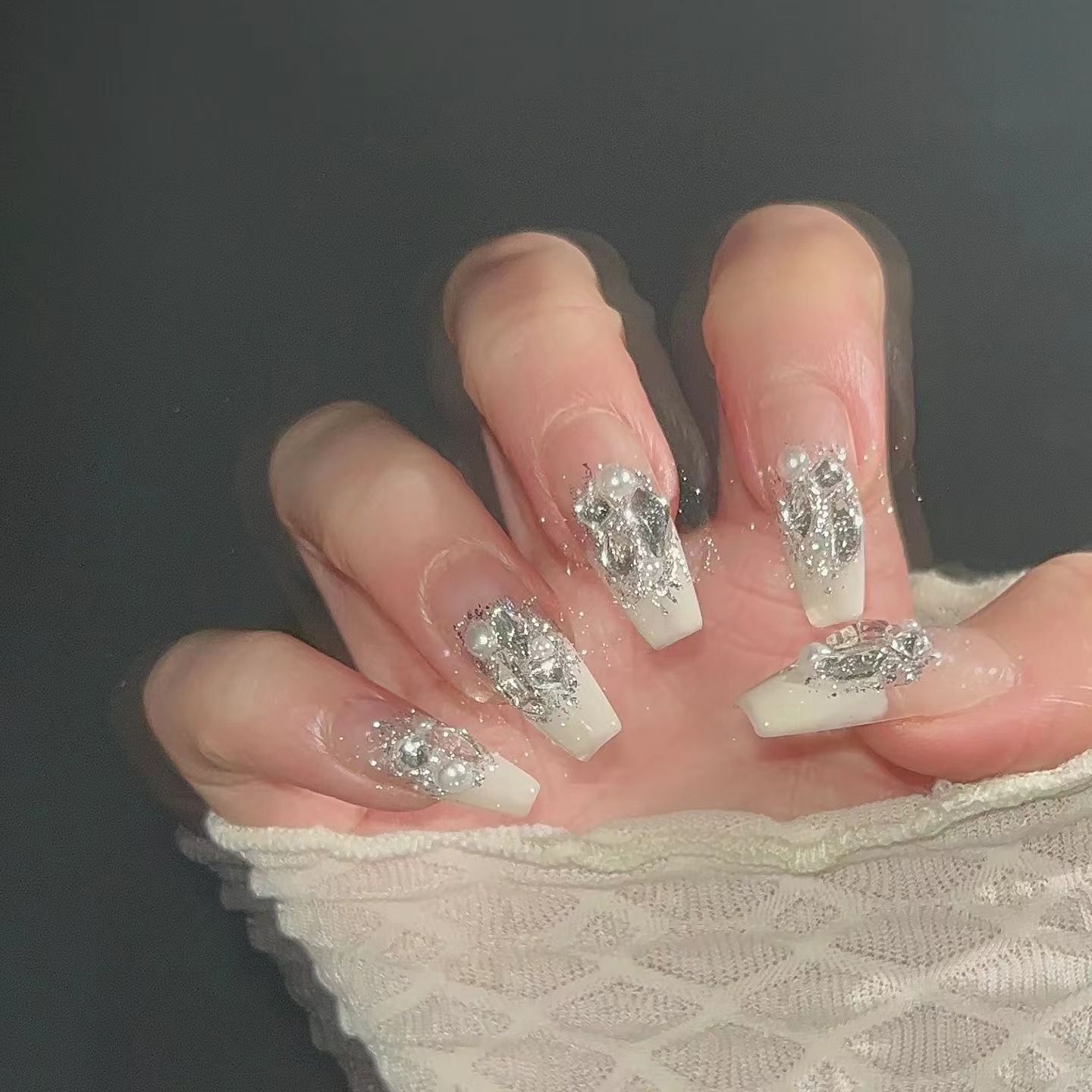 ネイルチップ フレンチネイル 乳白色 ストーン装飾 ホワイト