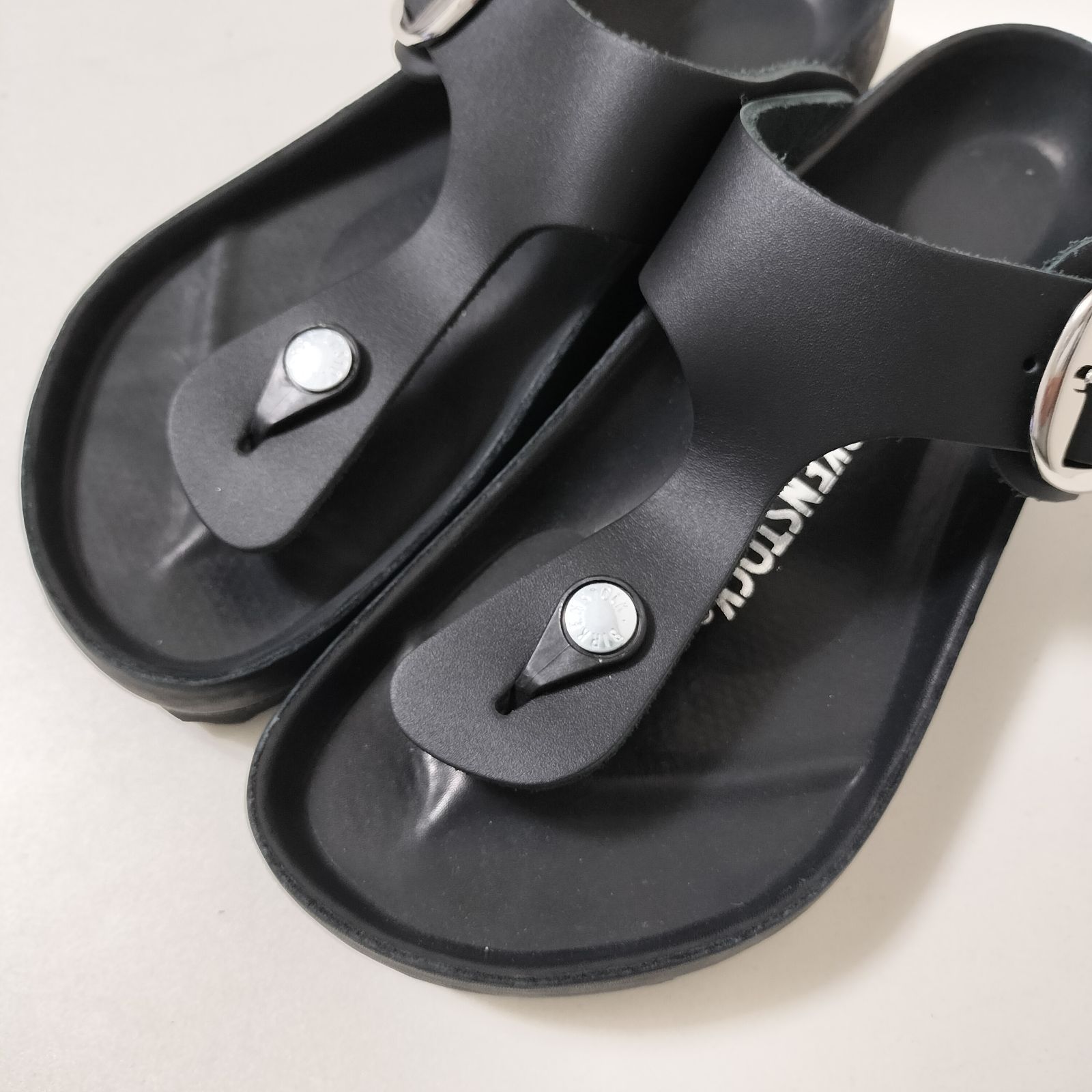 アローズ別注 BIRKENSTOCK GIZEH ビッグバックル サンダル ビューティ