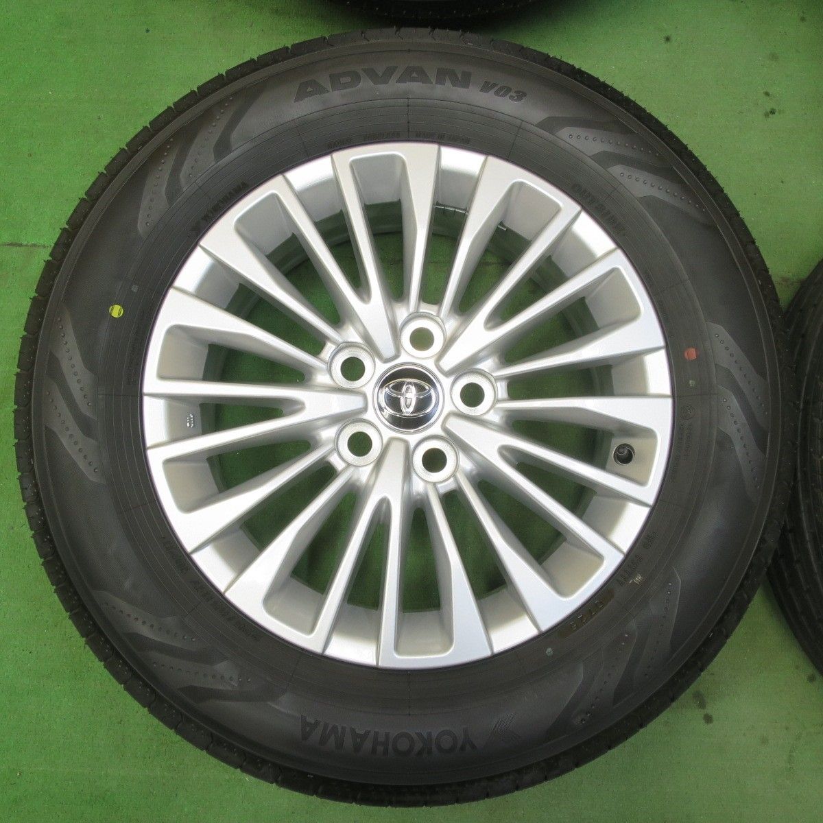 新車外し！25年☆トヨタ 40系 アルファード 純正 225/65R17 ヨコハマ 