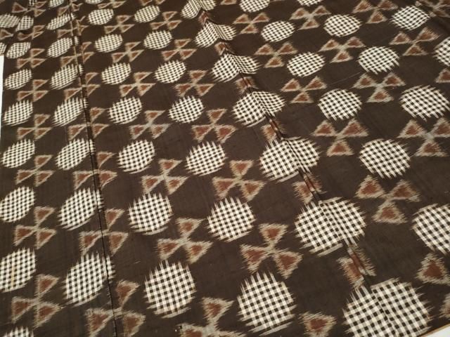 平和屋着物○国指定重要無形文化財 本場久米島紬 手織 抽象文 正絹