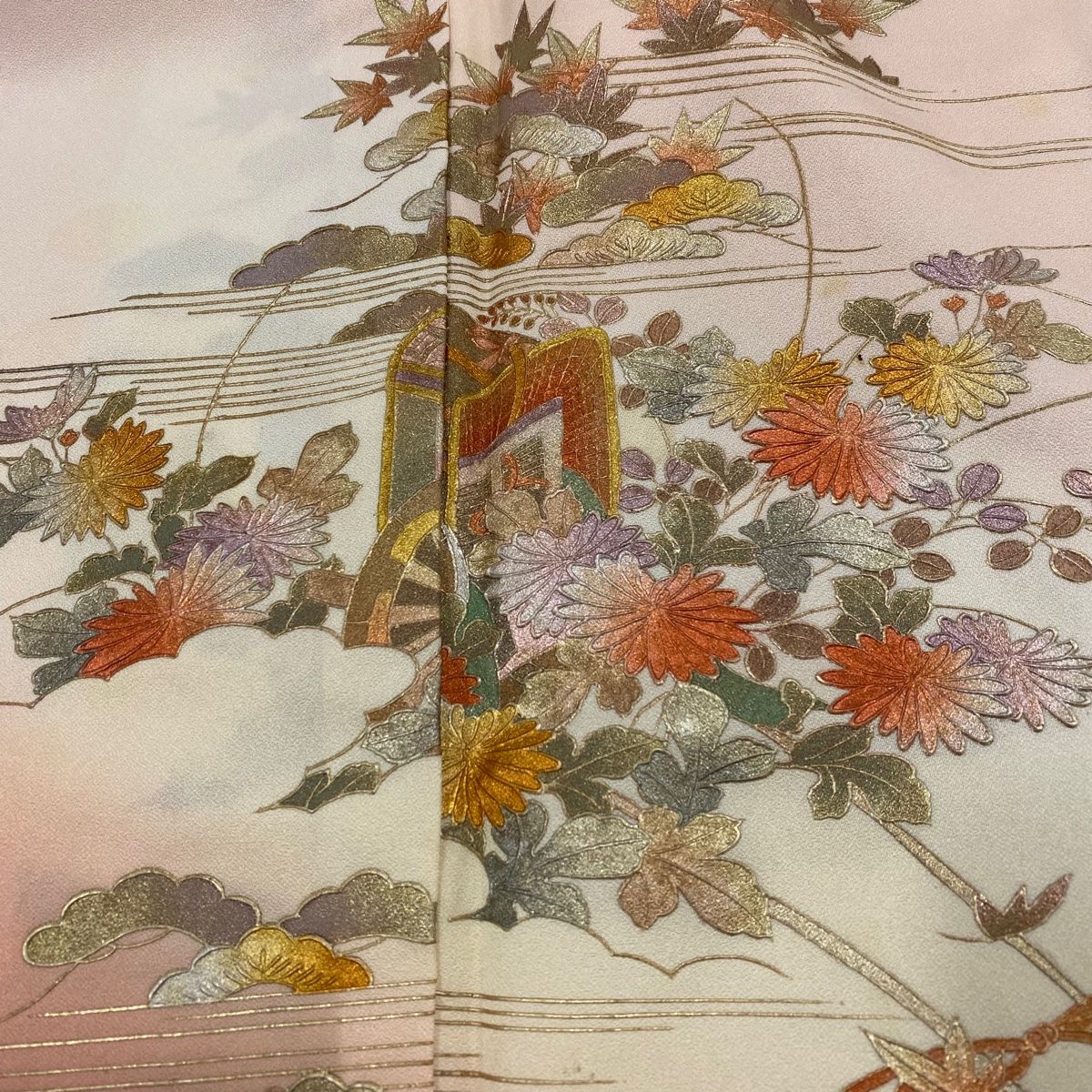 付下げ 身丈163.5cm 裄丈64cm M 袷 和田光正 落款 御所車 草花 金銀彩