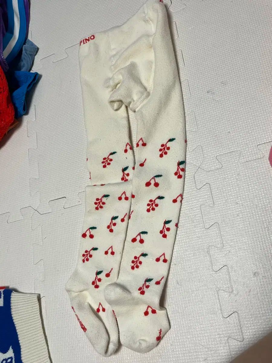 BEBE DE PINO(ベベデピノ) チェリーレギンス