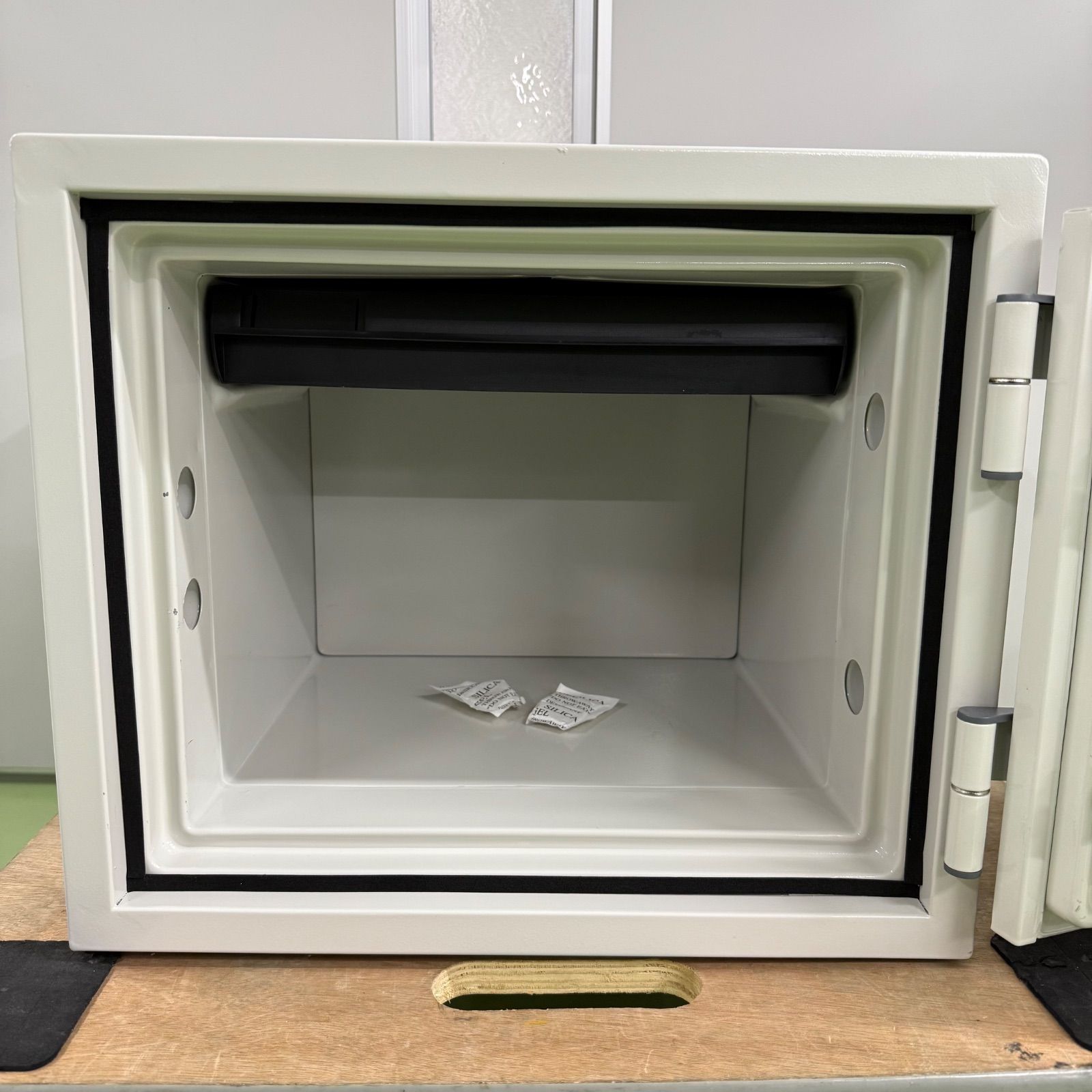 デジタルテンキー式 耐火 耐水金庫 19L W412×D399×H360 型番119EN88WR 防犯対策 オフィス金庫